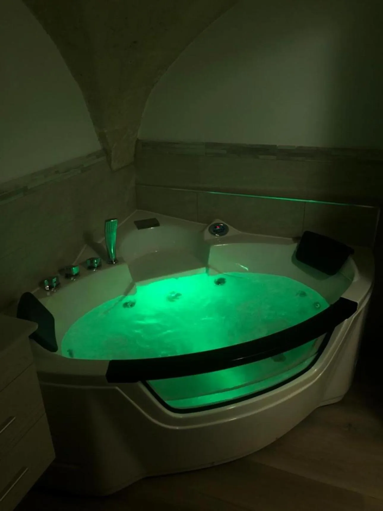Hot Tub in Mastropaolo42 Luxury B&B