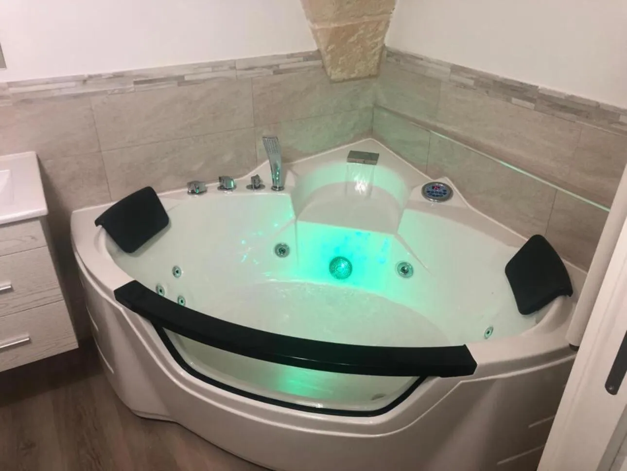 Hot Tub in Mastropaolo42 Luxury B&B