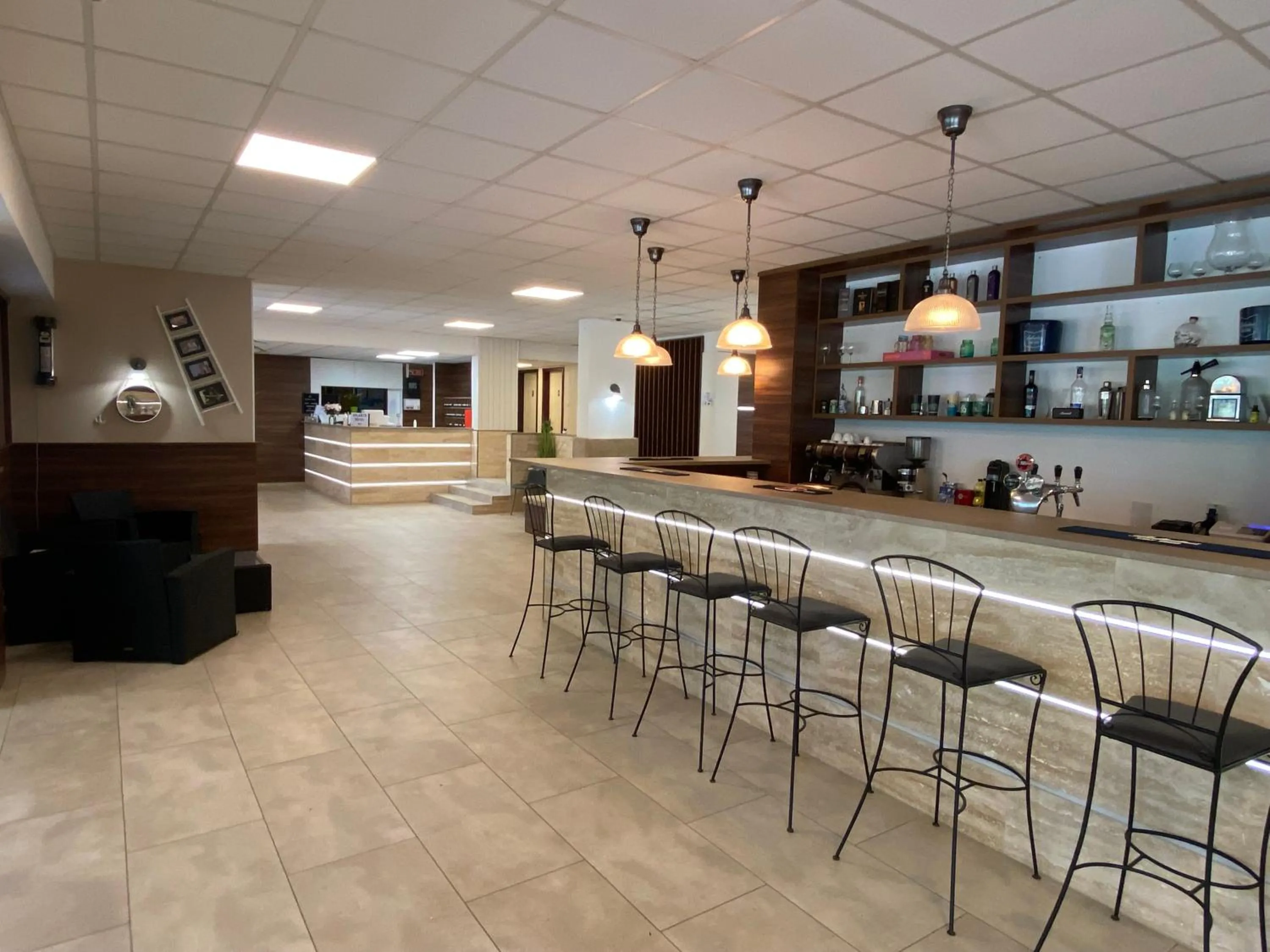 Restaurant/places to eat in Solaris Hotel