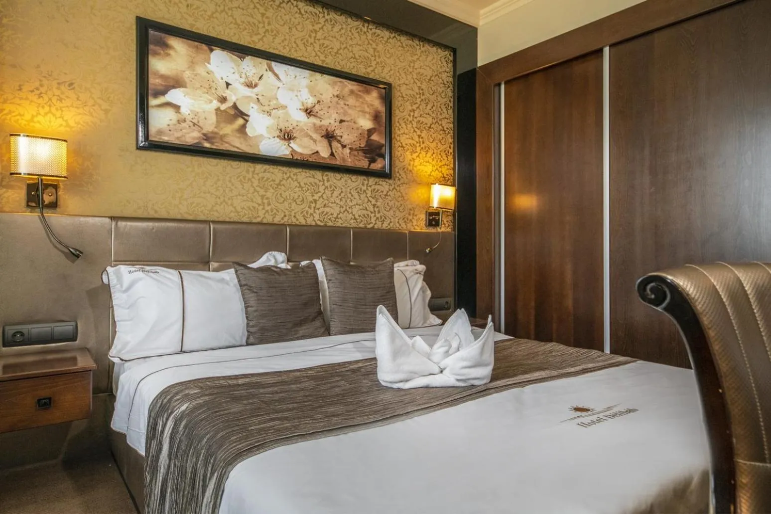 Photo of the whole room, Bed in Hotel Délibáb