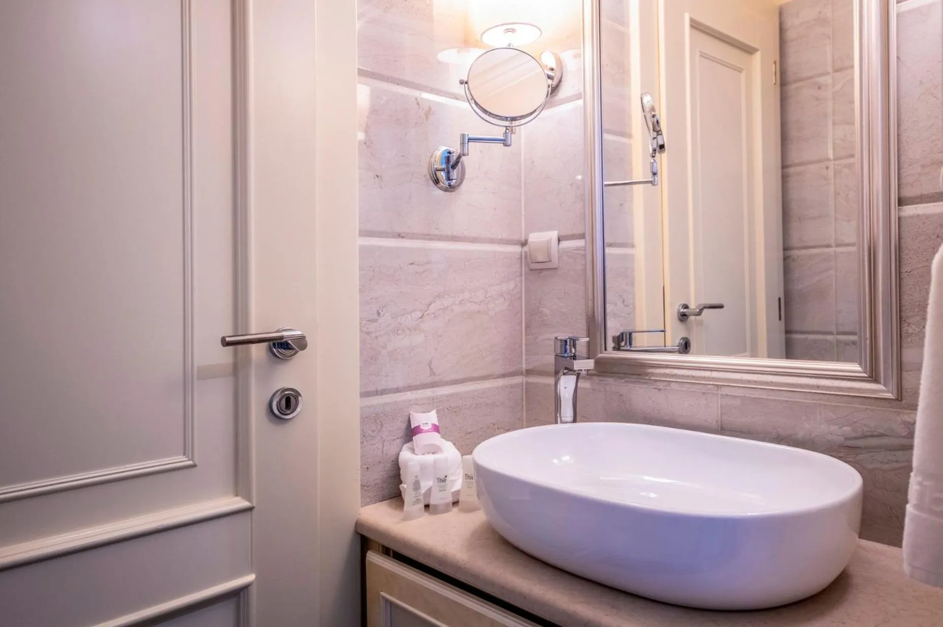 Toilet in Hotel Délibáb