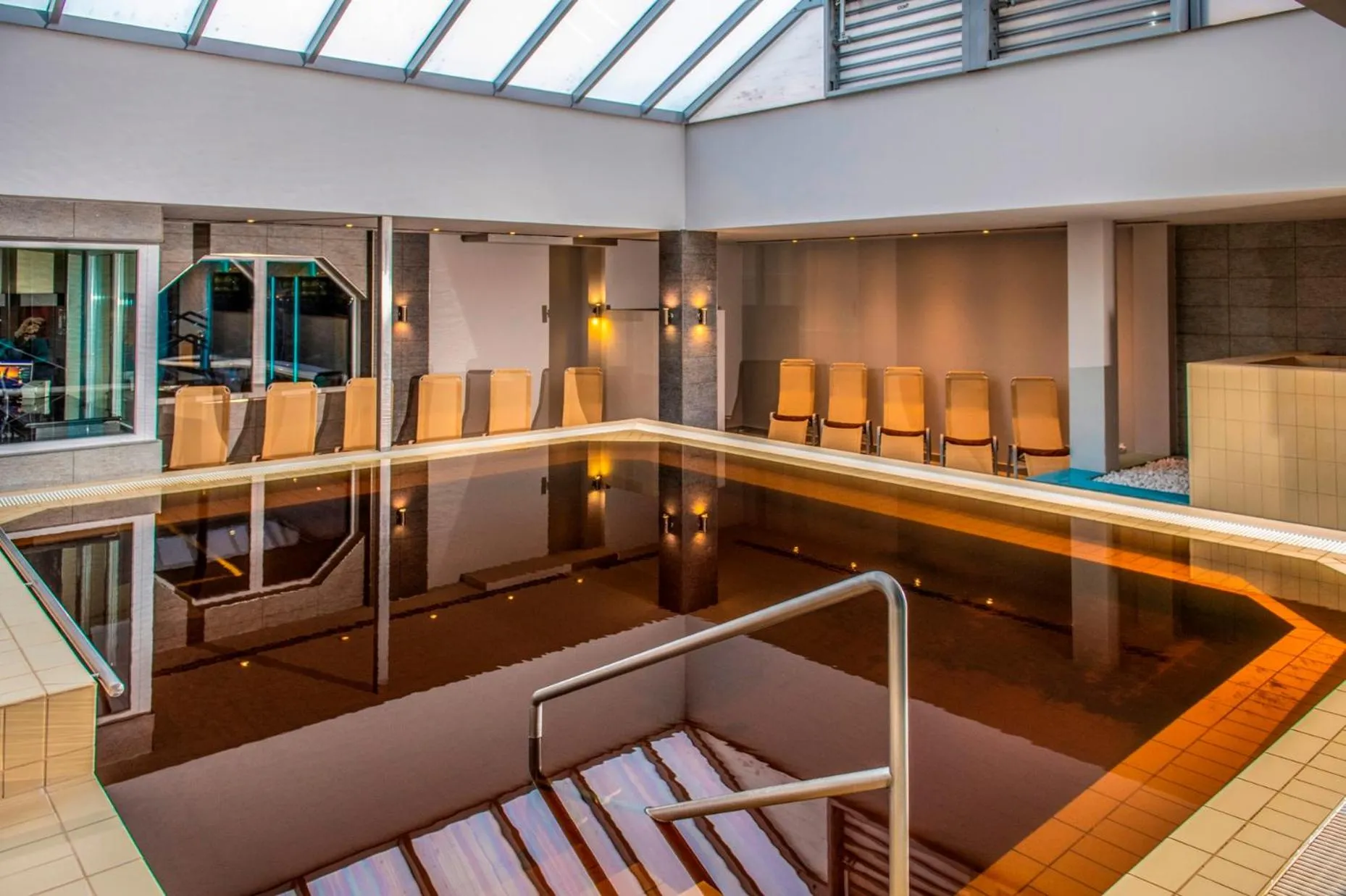 Hot Spring Bath in Hotel Délibáb