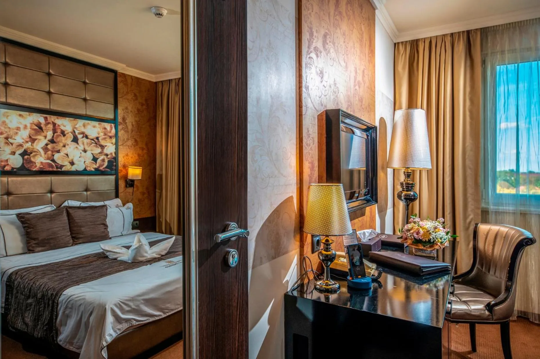 Photo of the whole room, Bed in Hotel Délibáb