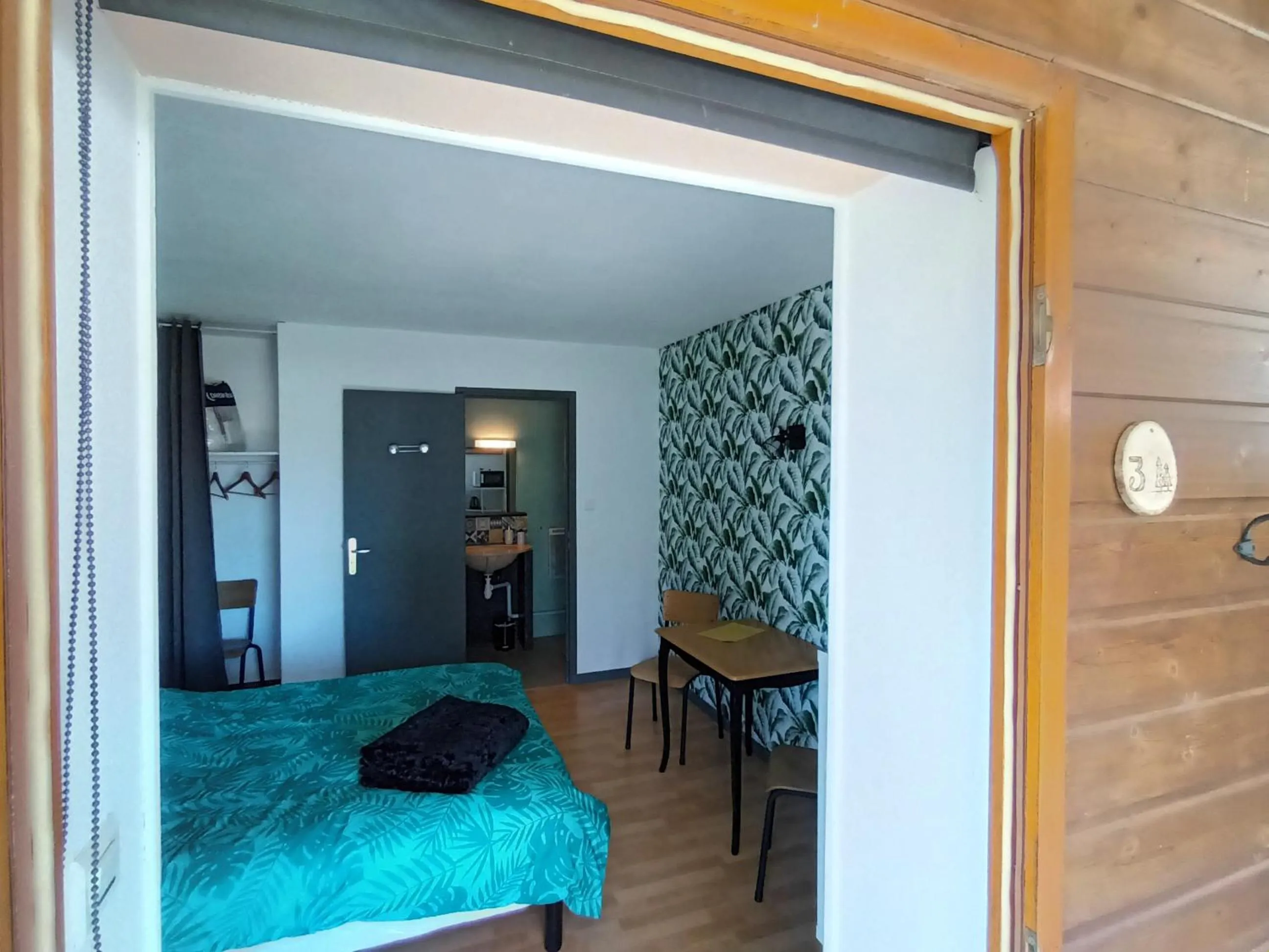 Bed in Le Miraillet, chambre hôte