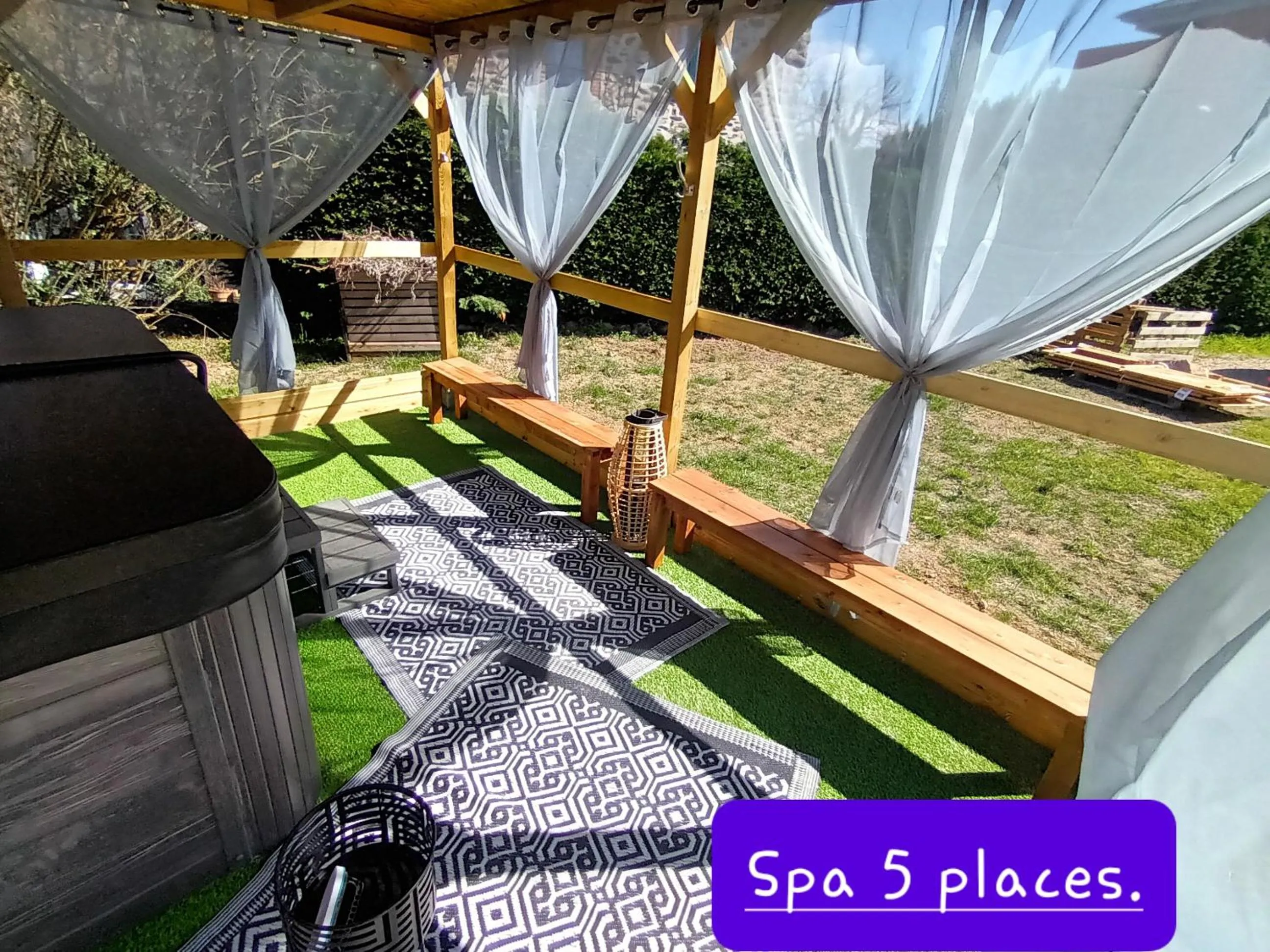 Garden view in Le Miraillet, chambre hôte