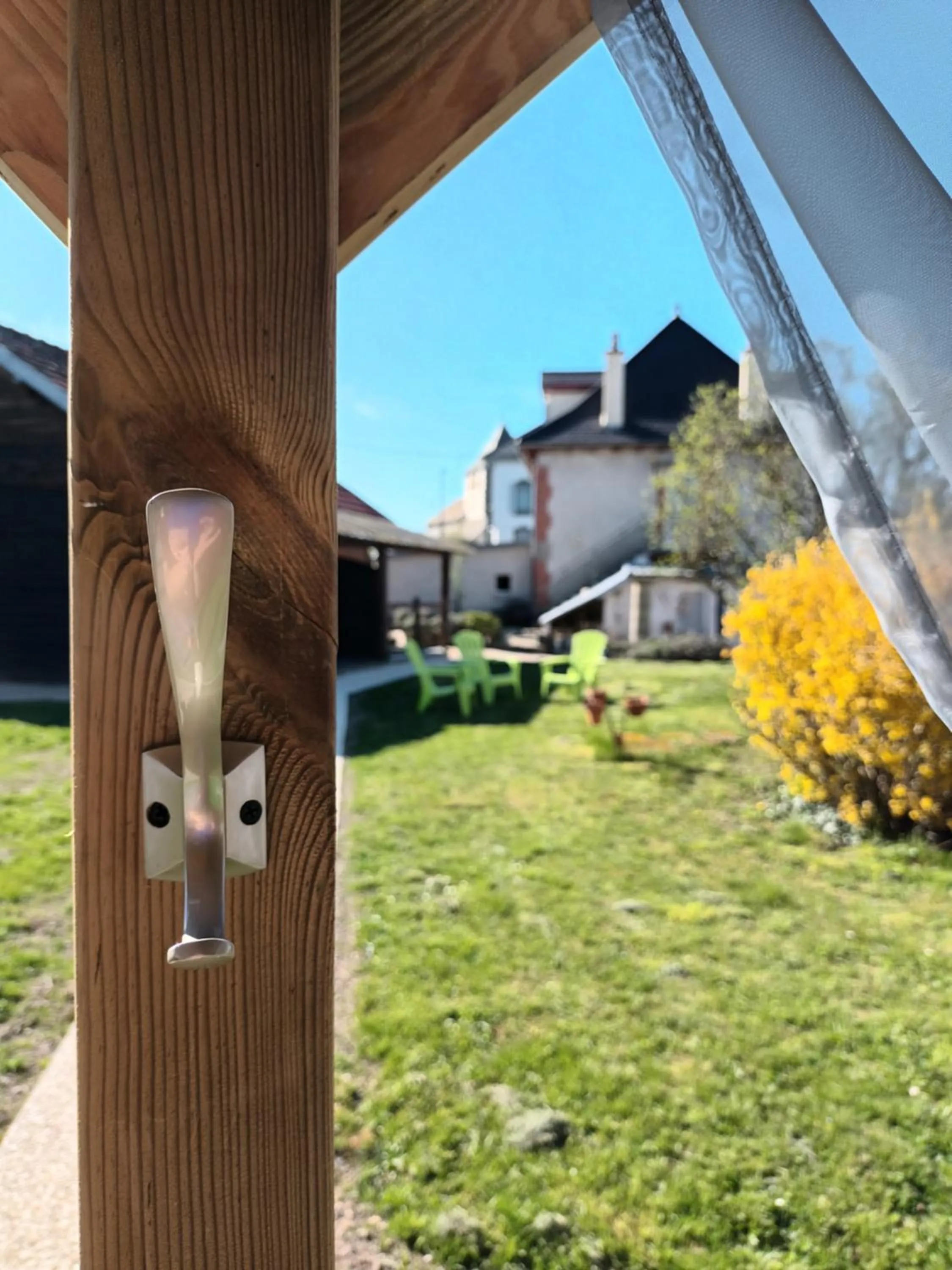 Garden view in Le Miraillet, chambre hôte
