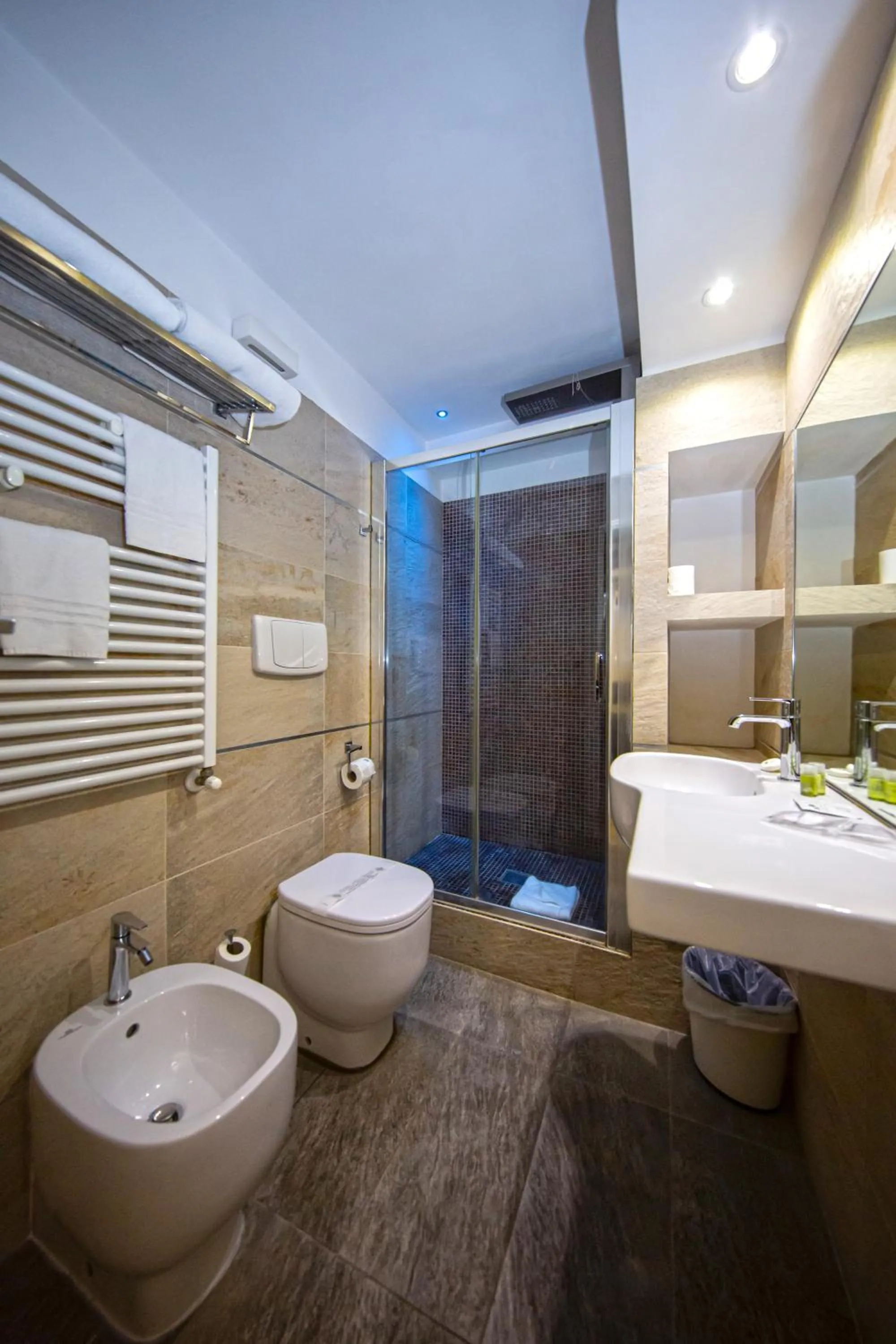 Shower in Corso Suite 107 Rooms Wellness & Spa