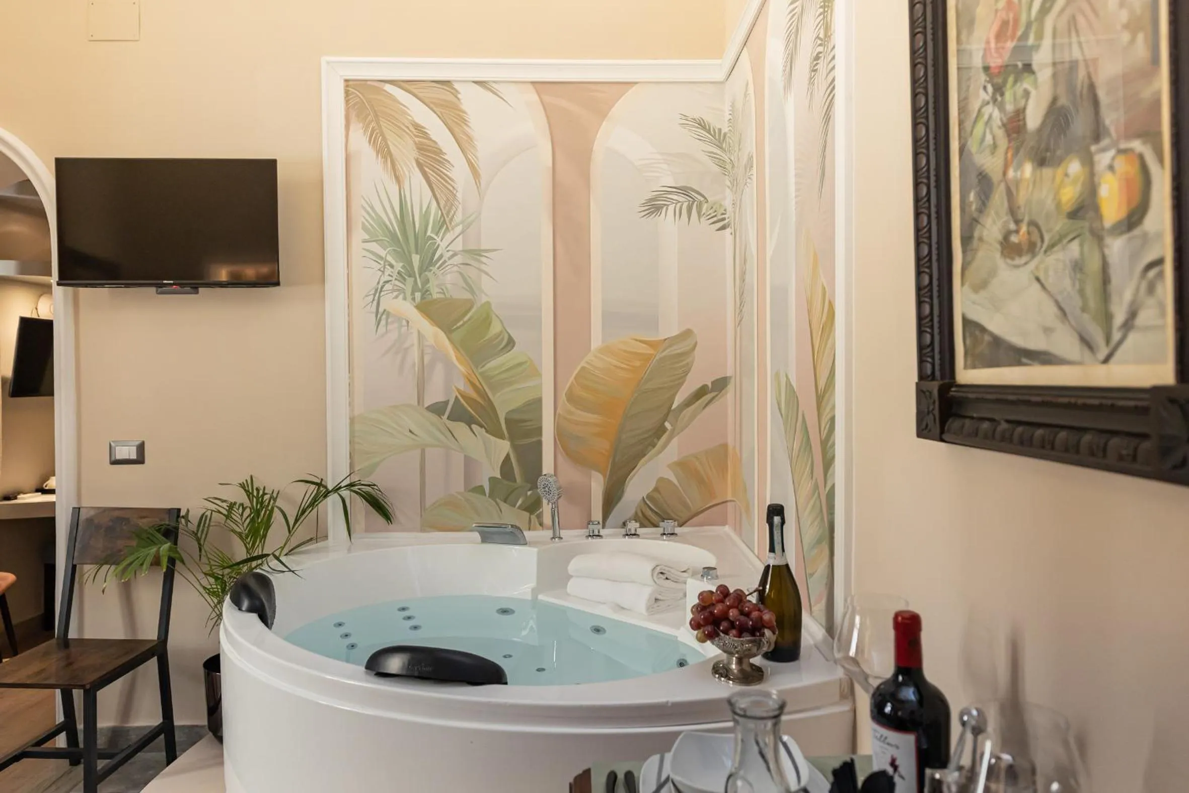 Hot Tub in Corso Suite 107 Rooms Wellness & Spa