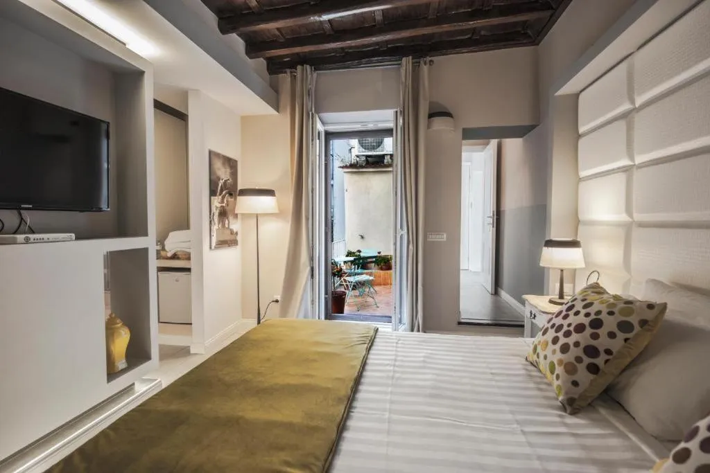 Hot Tub, Bed in Corso Suite 107 Rooms Wellness & Spa