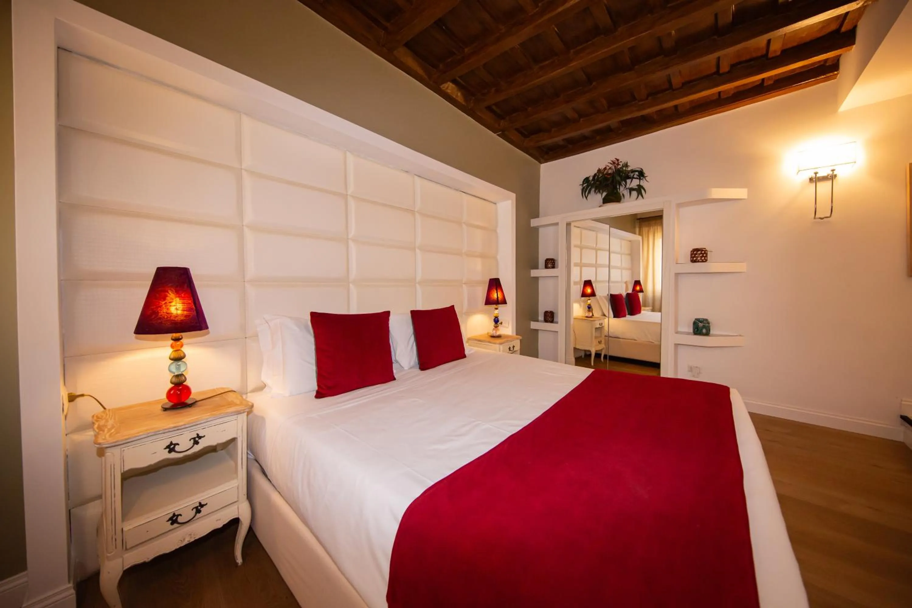 Bed in Corso Suite 107 Rooms Wellness & Spa