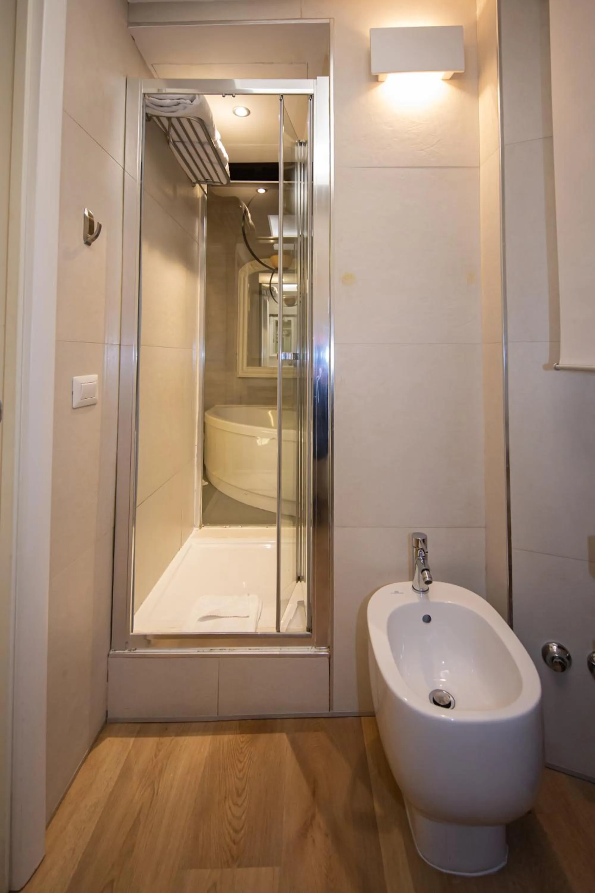 Shower in Corso Suite 107 Rooms Wellness & Spa