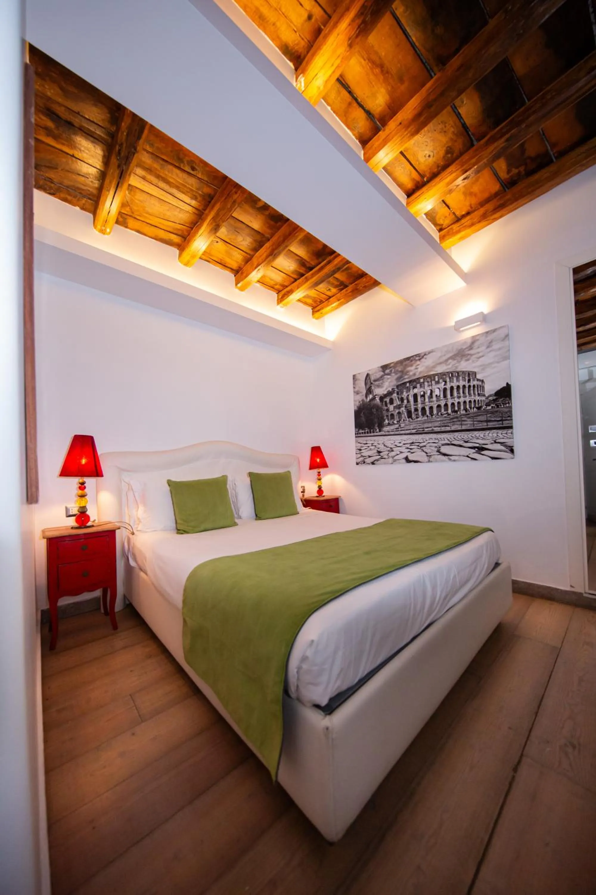 Bed in Corso Suite 107 Rooms Wellness & Spa