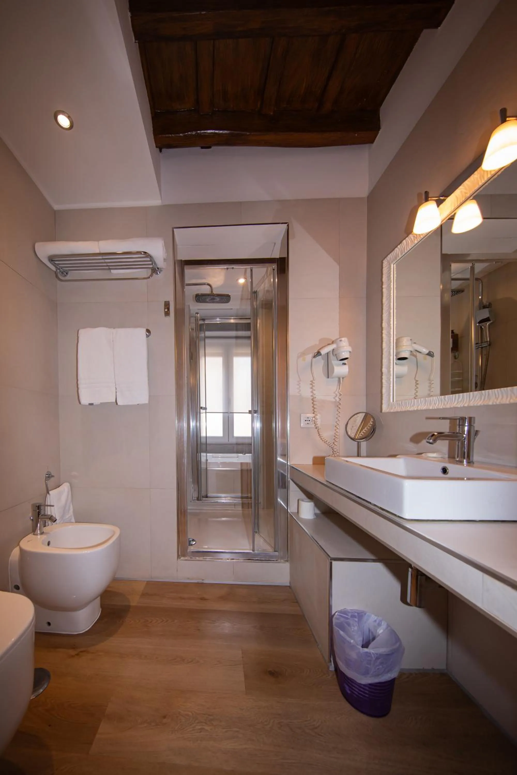 Shower in Corso Suite 107 Rooms Wellness & Spa