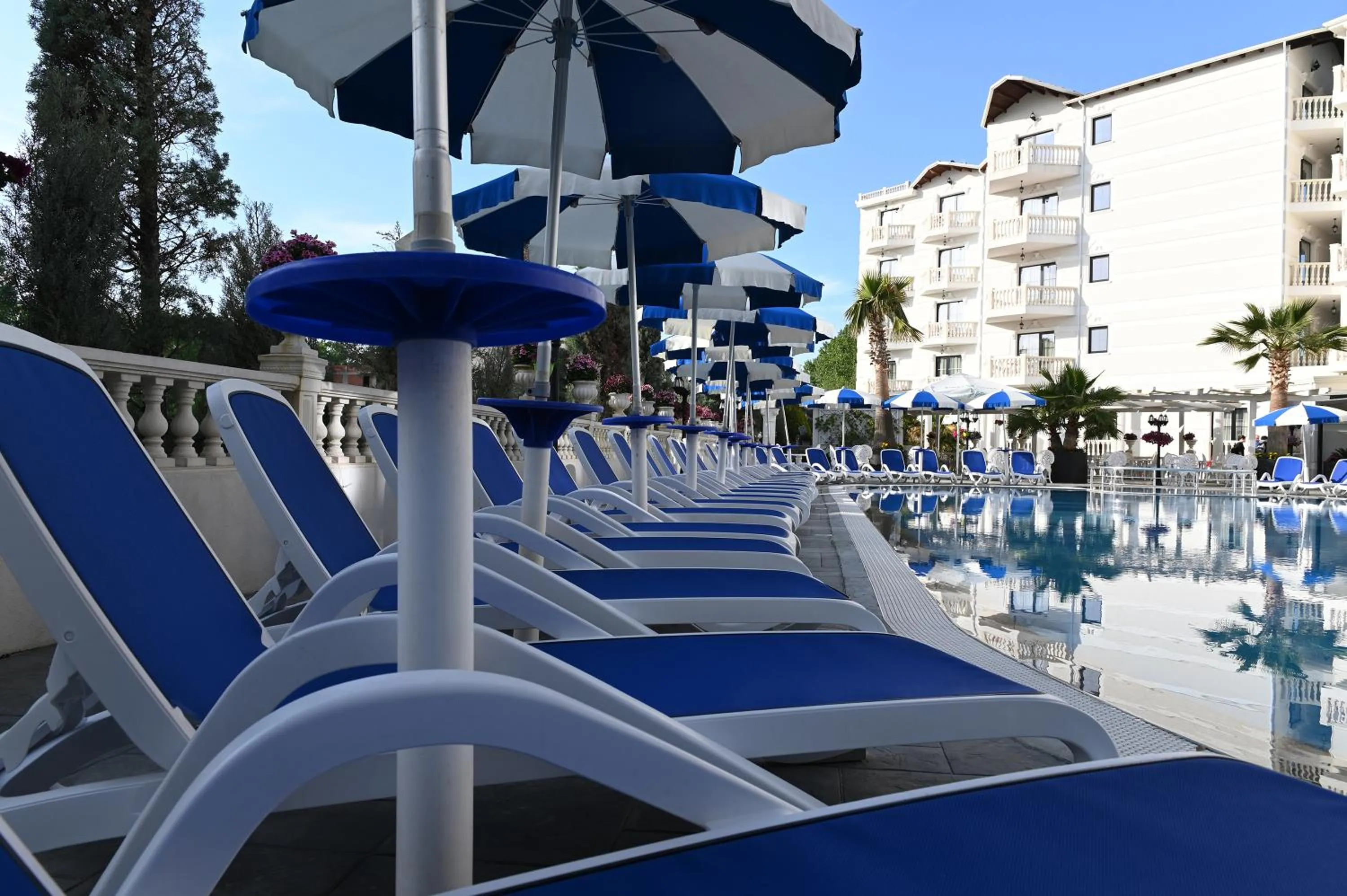 Swimming pool in Hotel Onufri