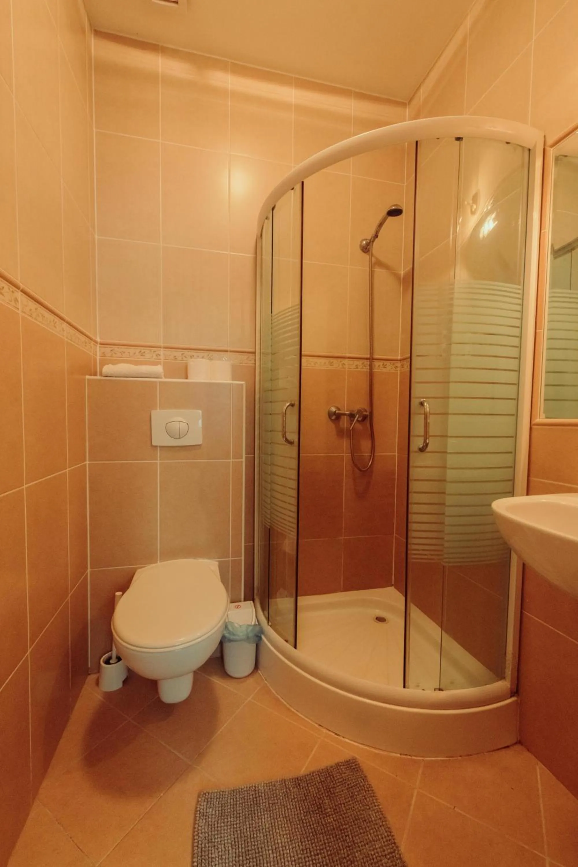 Shower in Pater Apartments and Rooms