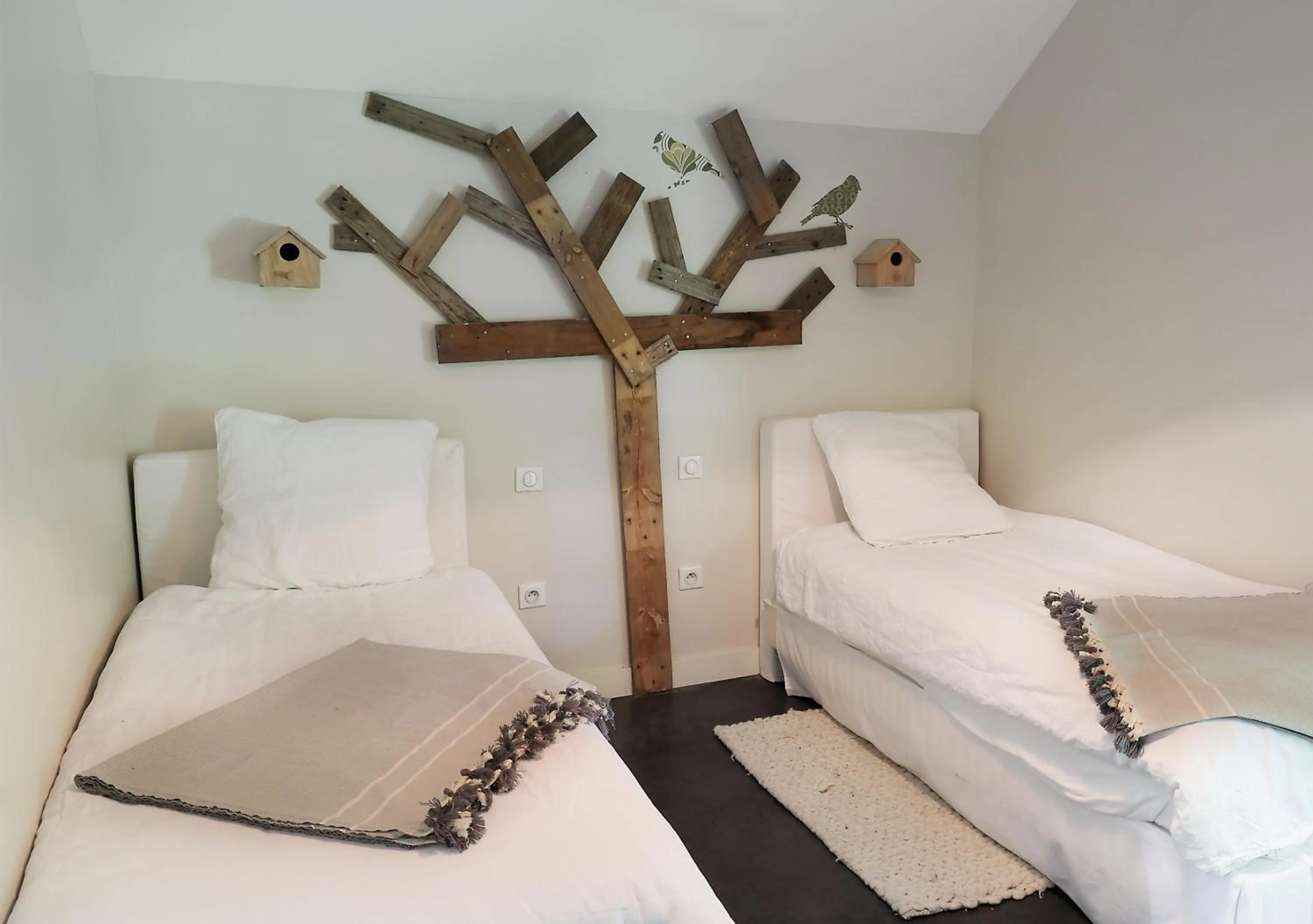 Photo of the whole room in Domaine de Fresnoy