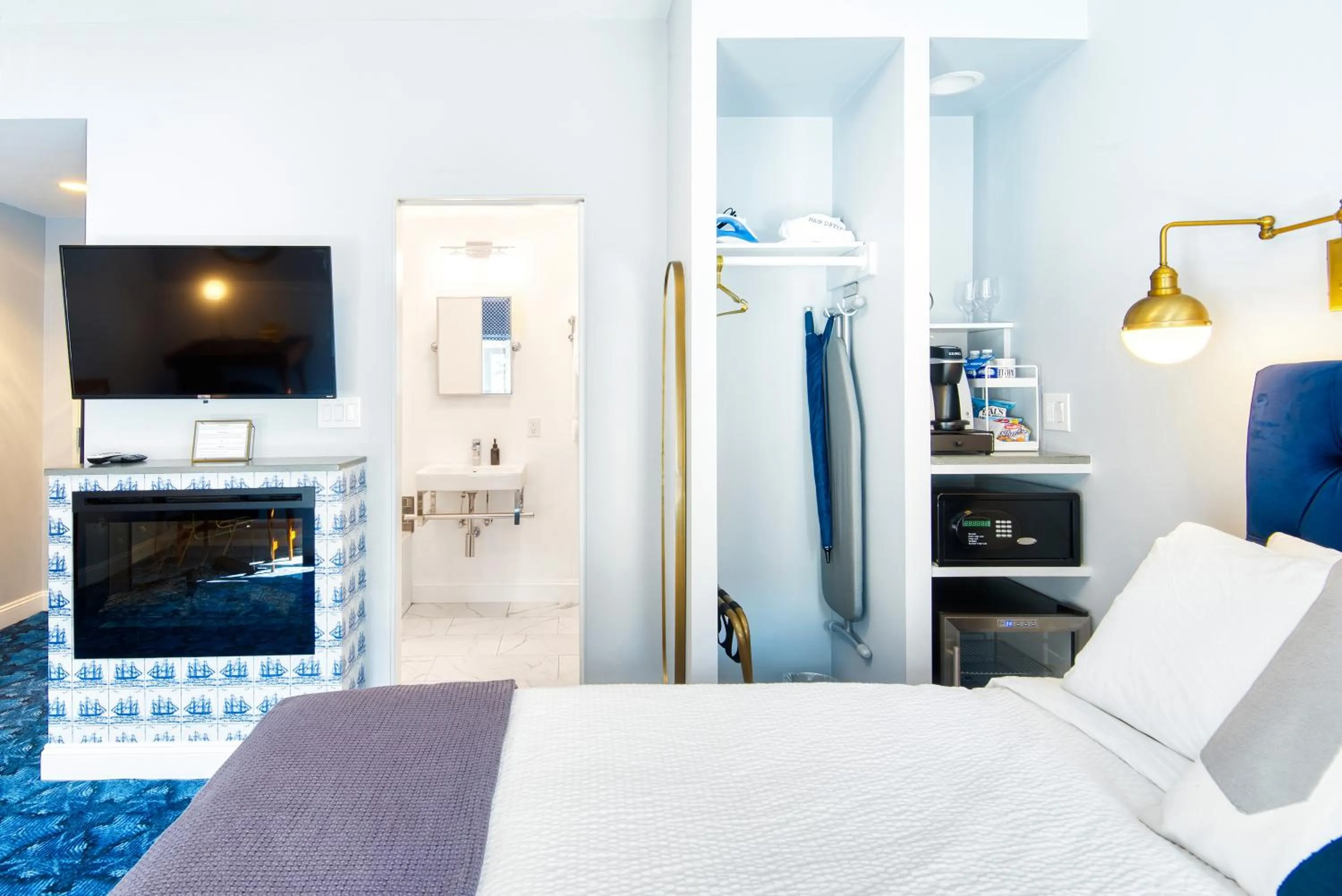 TV and multimedia, Bed in The Hudson Whaler