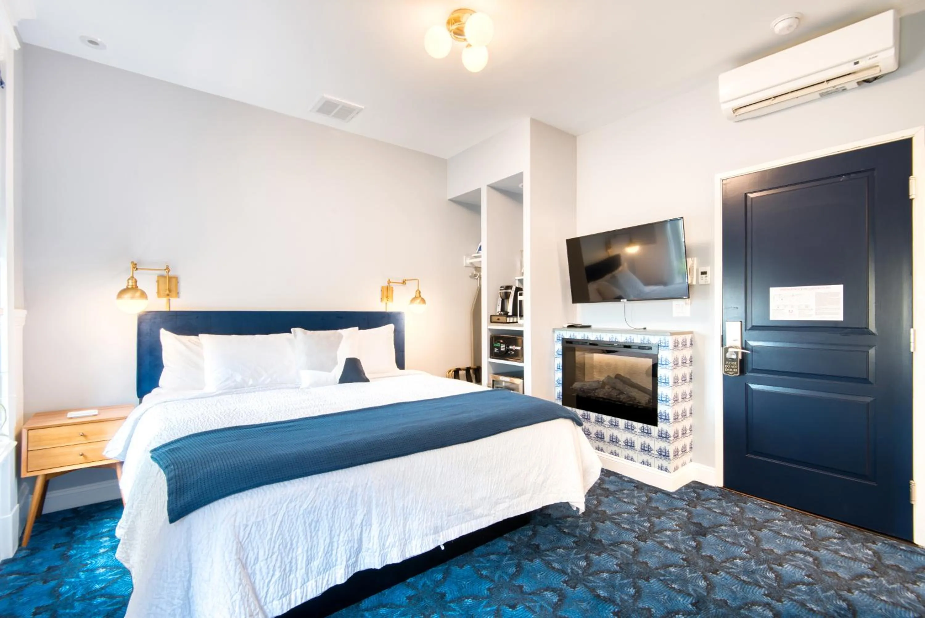 Bedroom, Bed in The Hudson Whaler