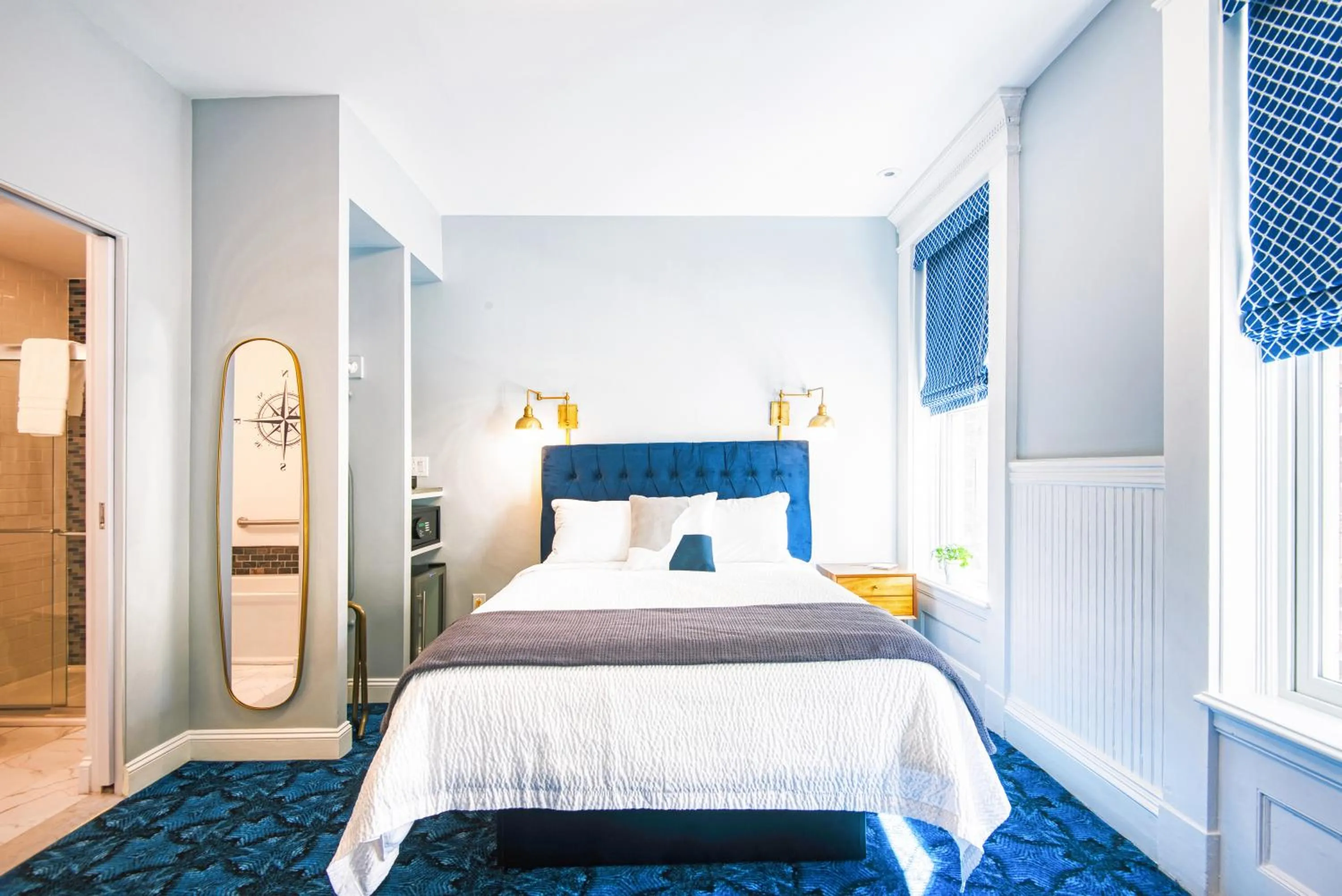 Photo of the whole room, Bed in The Hudson Whaler