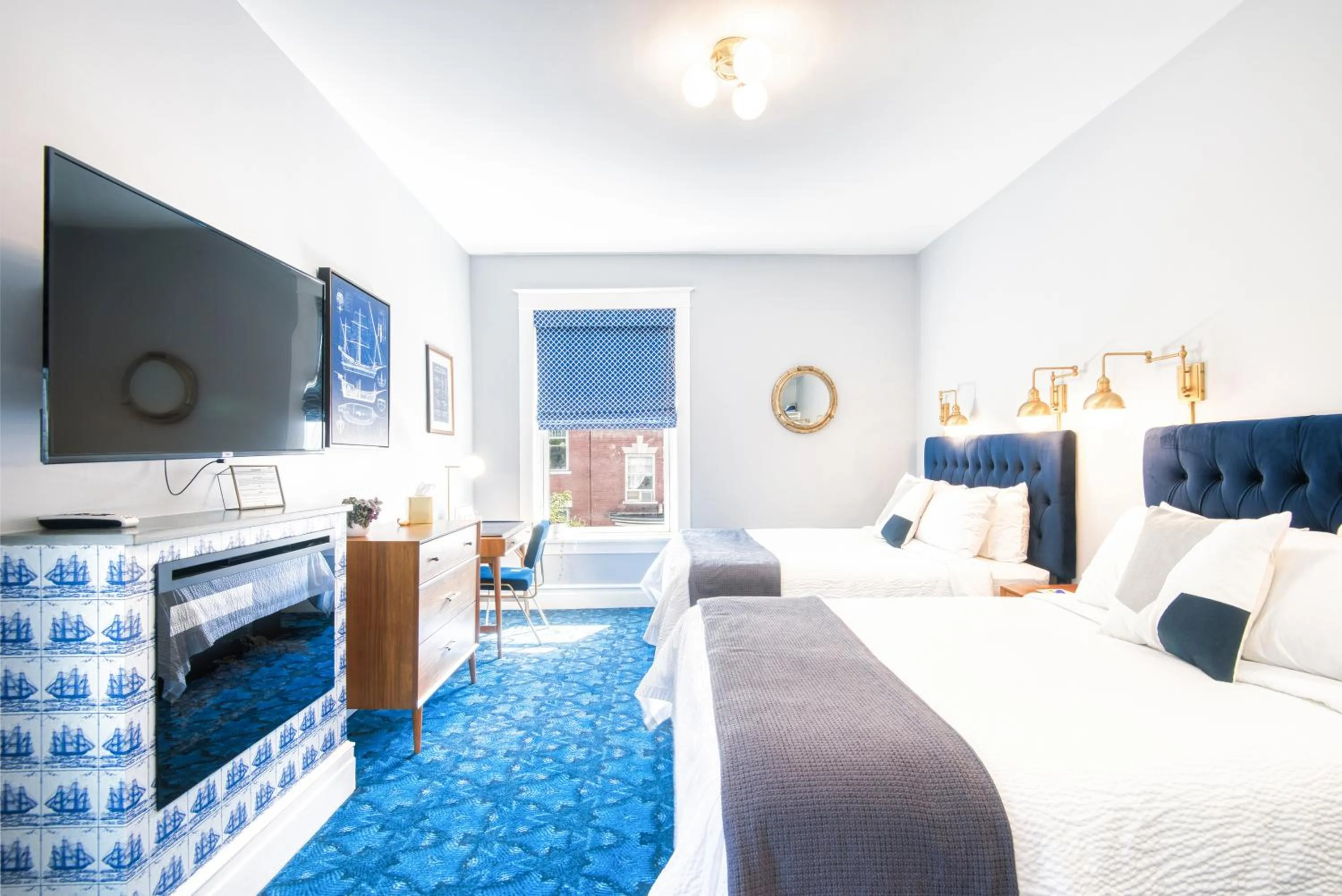 Photo of the whole room, Bed in The Hudson Whaler