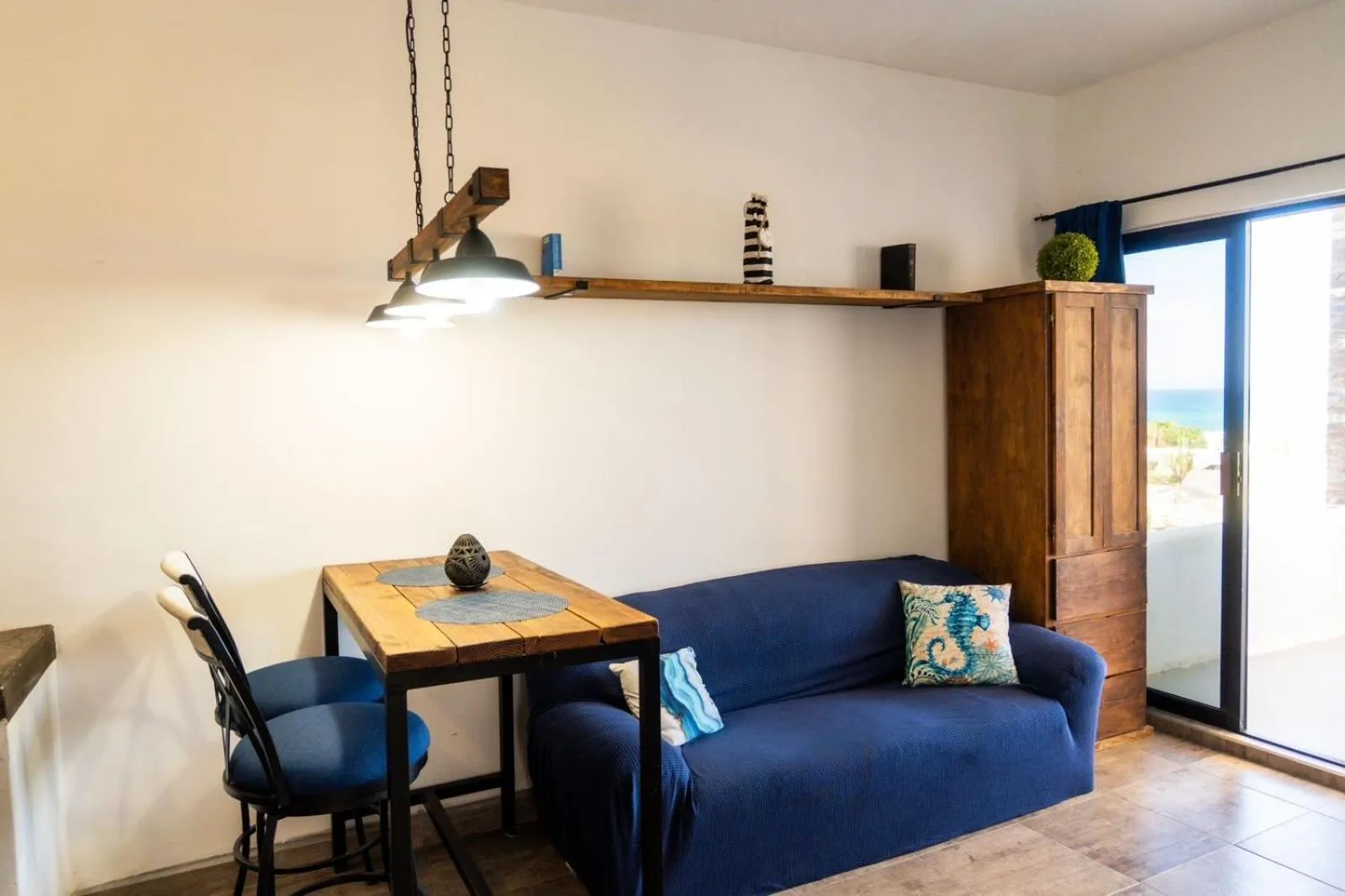 Casa Arrecife - Dorado Suite, Fast Wifi & Balcony! Beach is steps away!