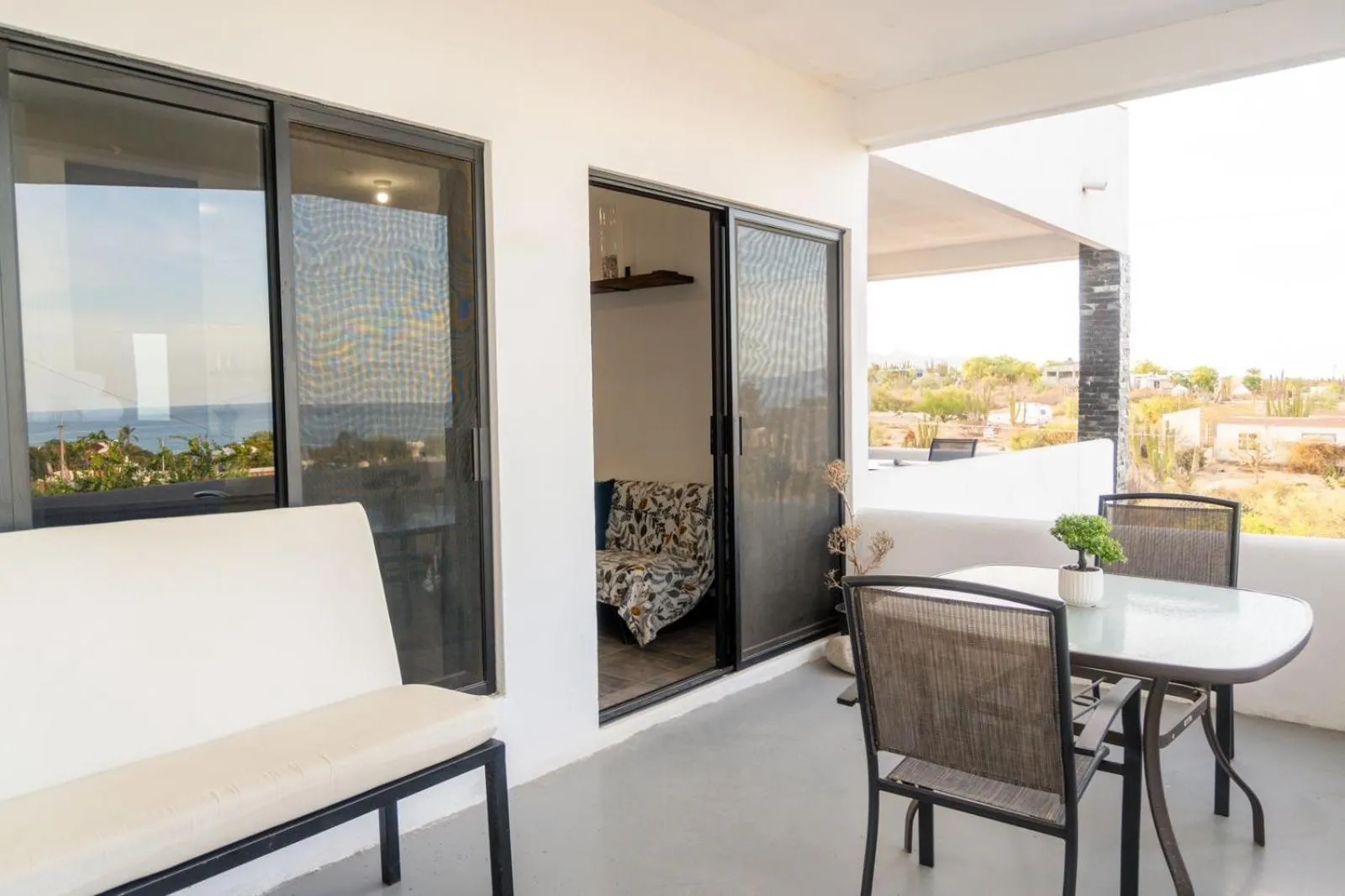 Casa Arrecife - Dorado Suite, Fast Wifi & Balcony! Beach is steps away!