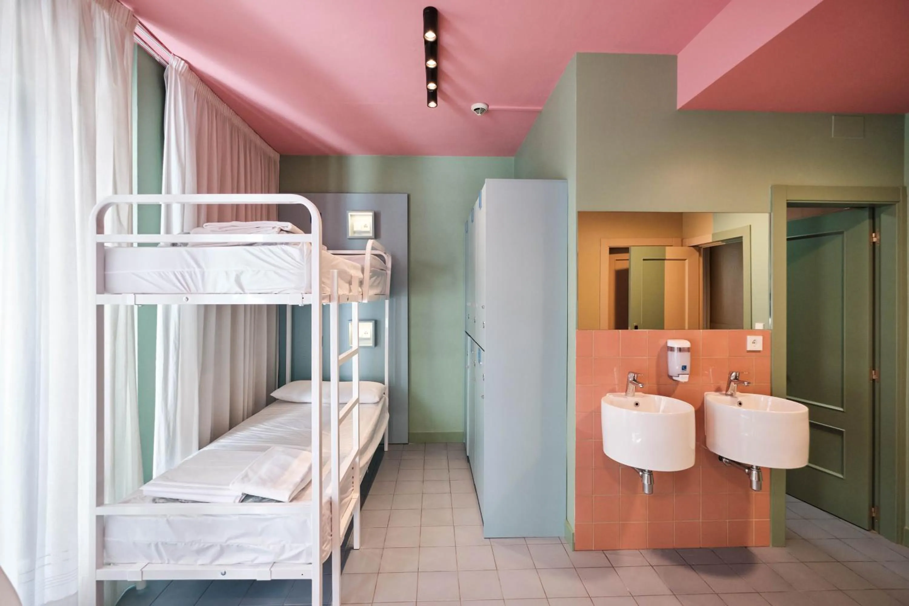 Bedroom, Bed in Loop INN Hostel Santiago de Compostela