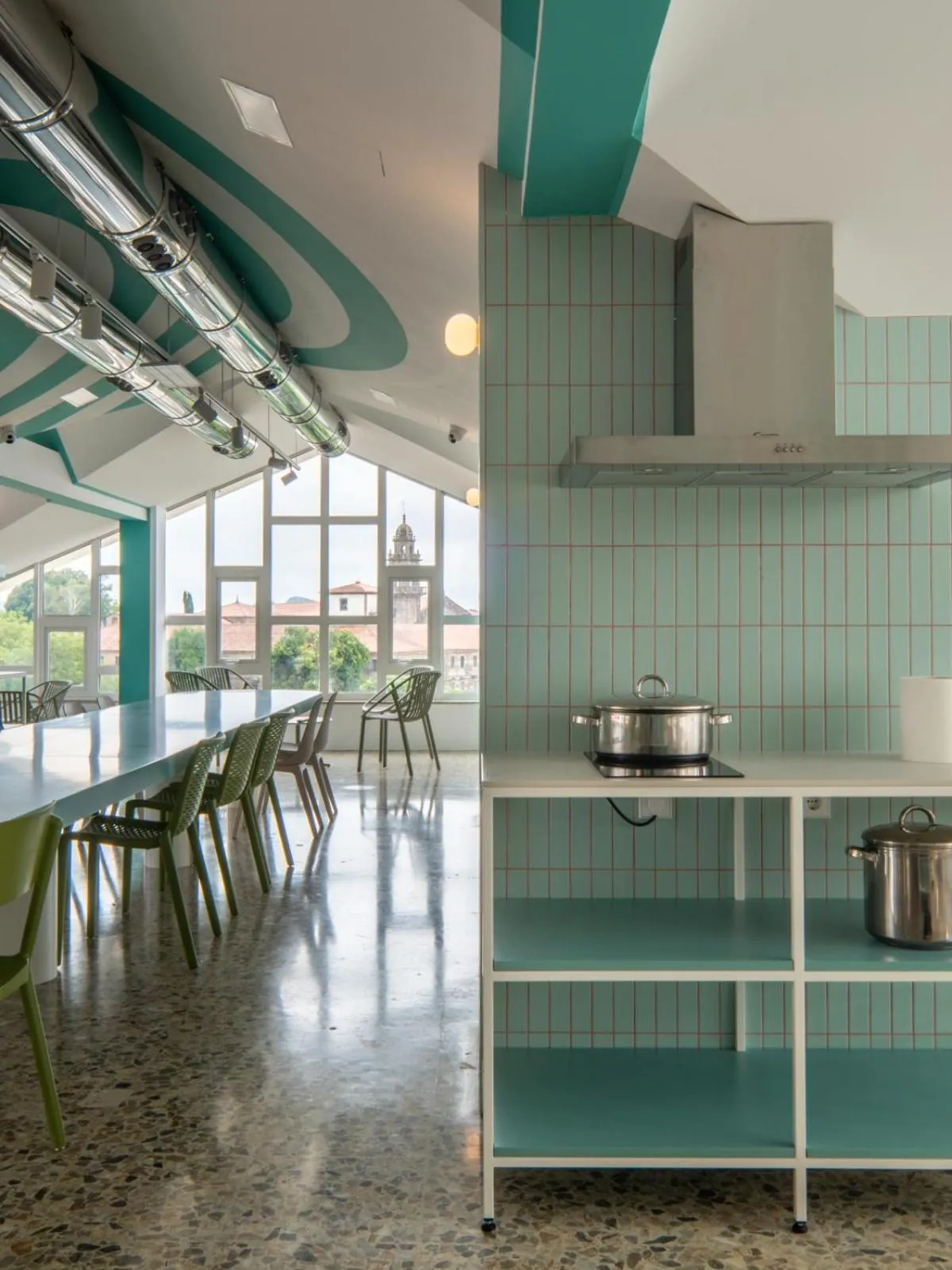 Kitchen or kitchenette in Loop INN Hostel Santiago de Compostela