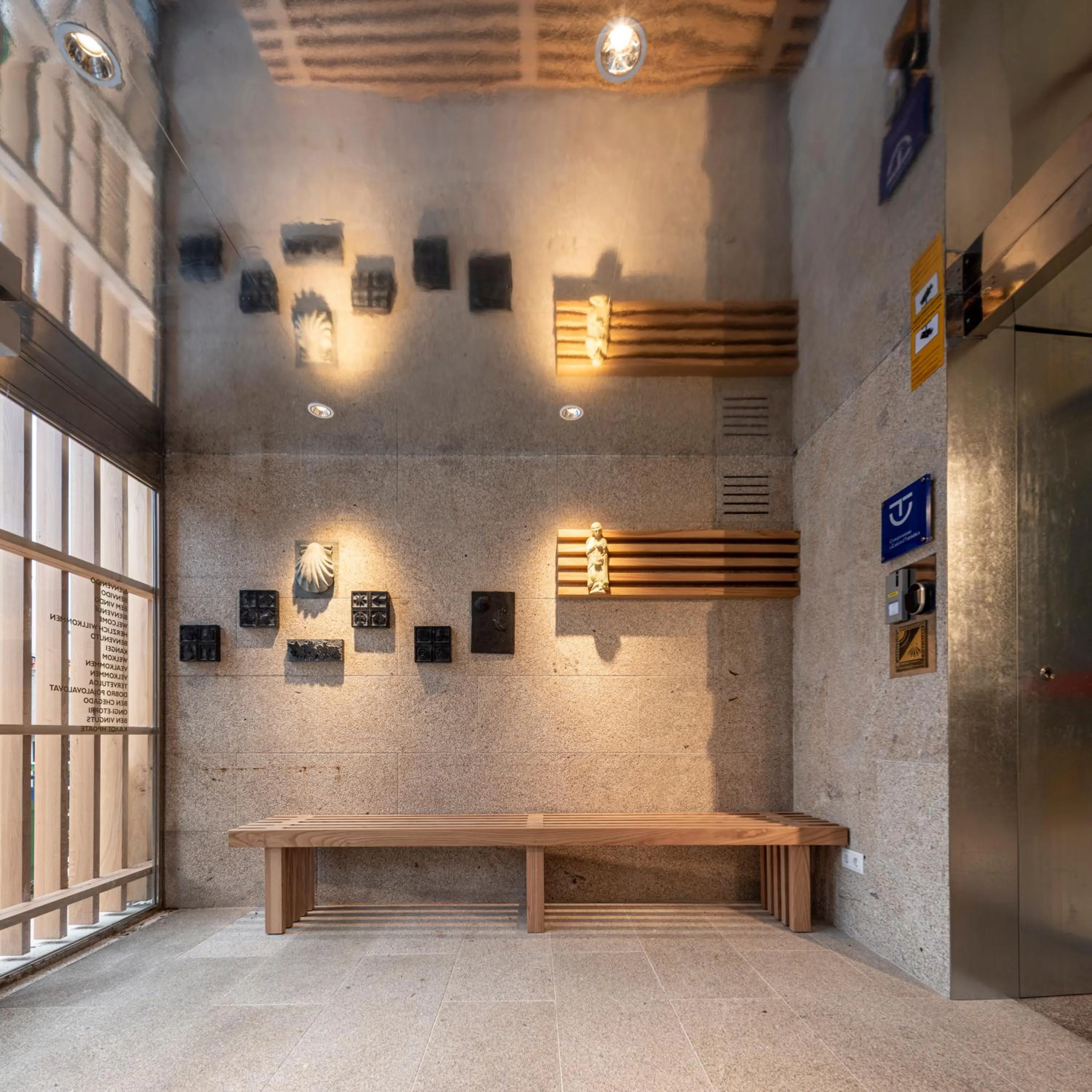 Lobby or reception in Loop INN Hostel Santiago de Compostela