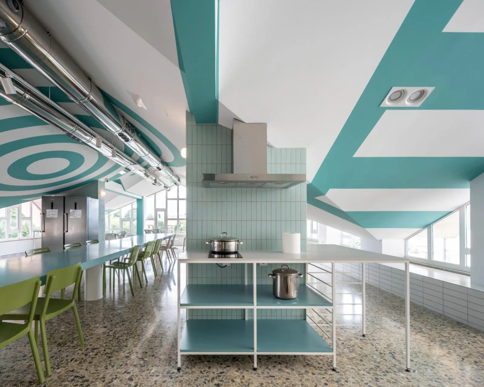 Kitchen or kitchenette in Loop INN Hostel Santiago de Compostela