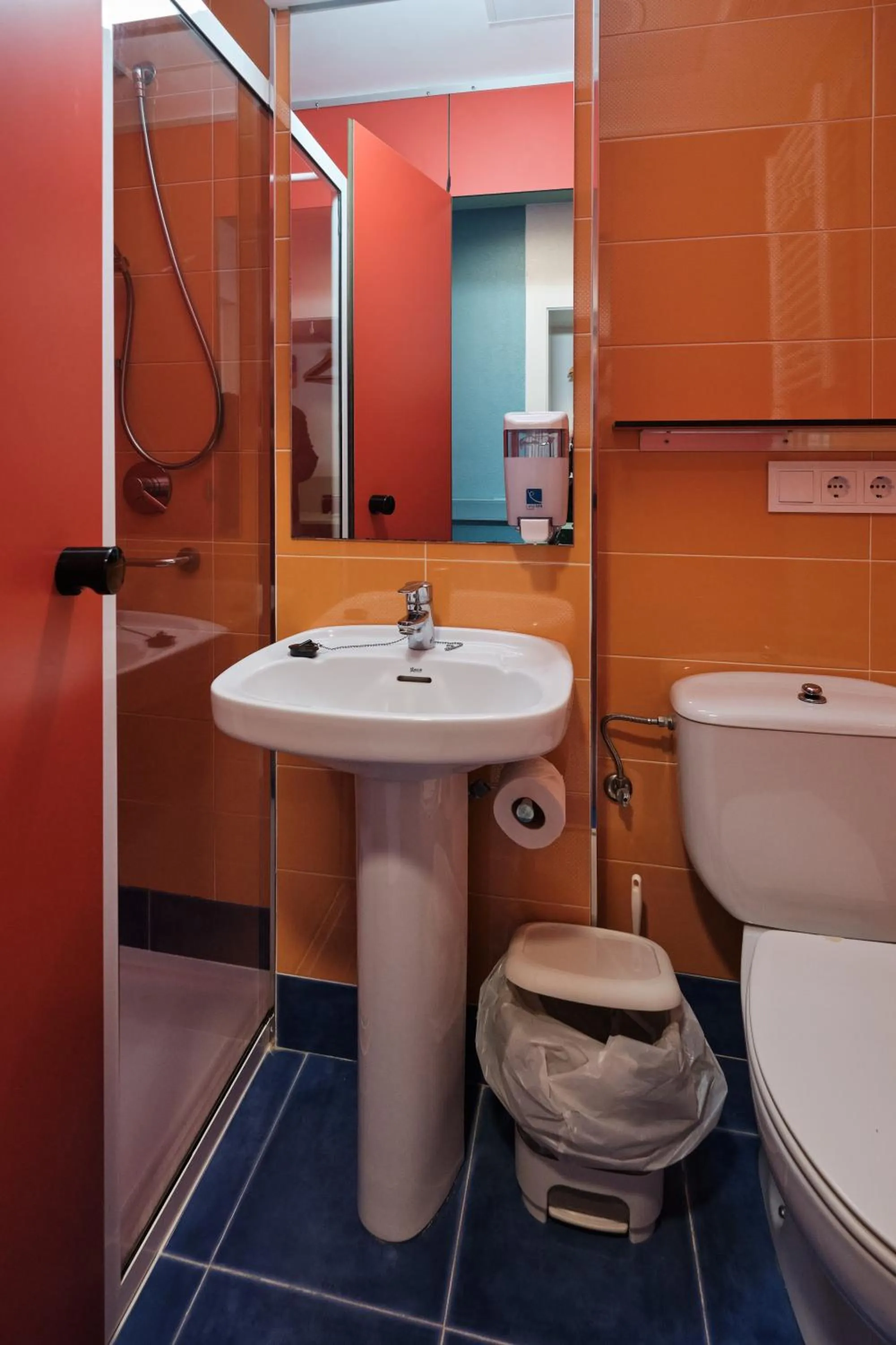 Bathroom in Loop INN Hostel Santiago de Compostela