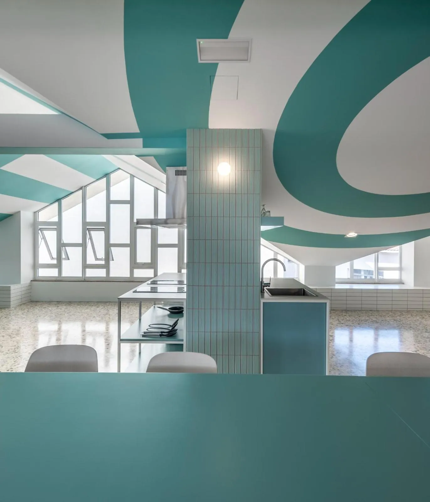 Kitchen or kitchenette in Loop INN Hostel Santiago de Compostela