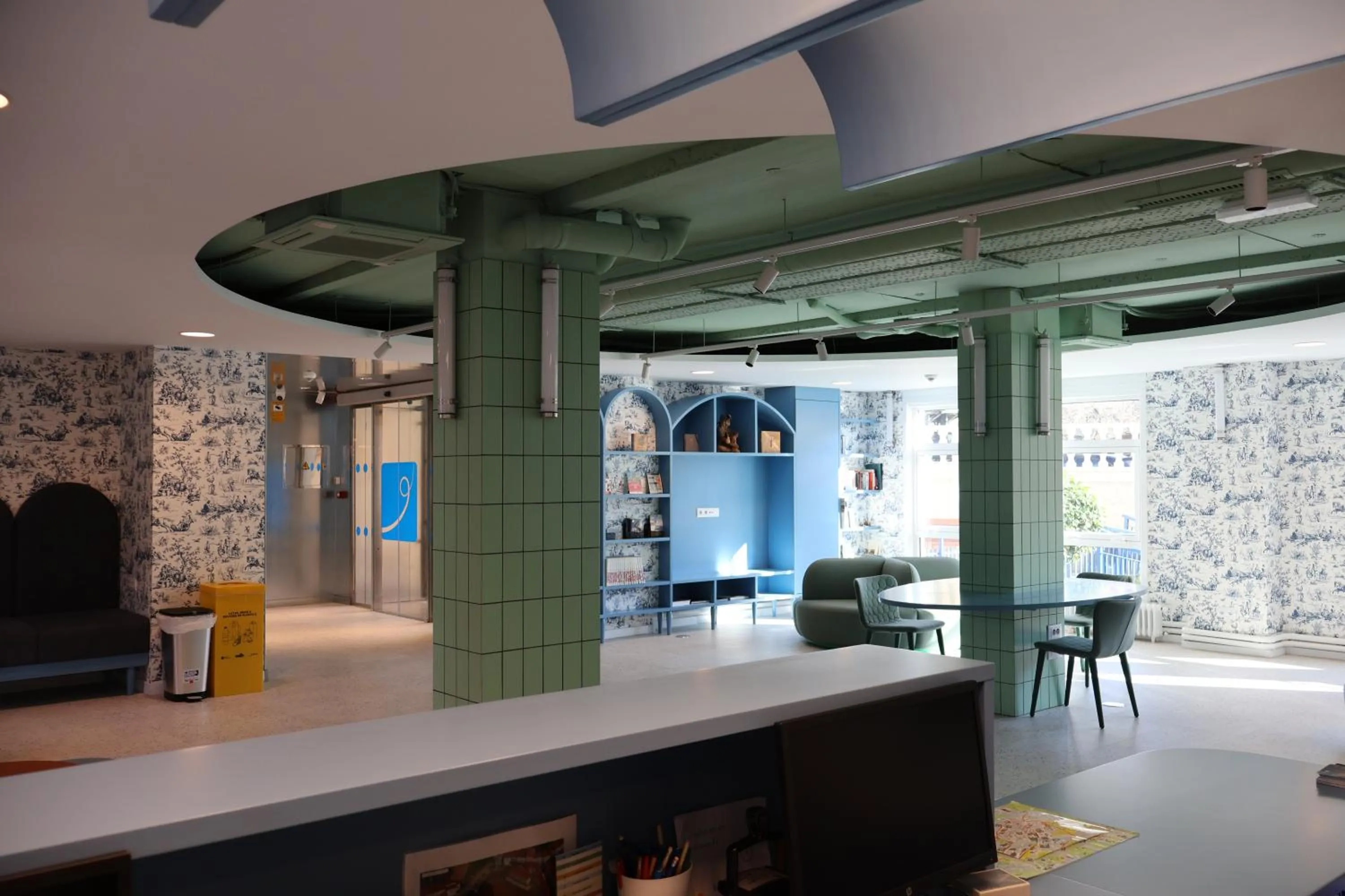 Lobby or reception in Loop INN Hostel Santiago de Compostela