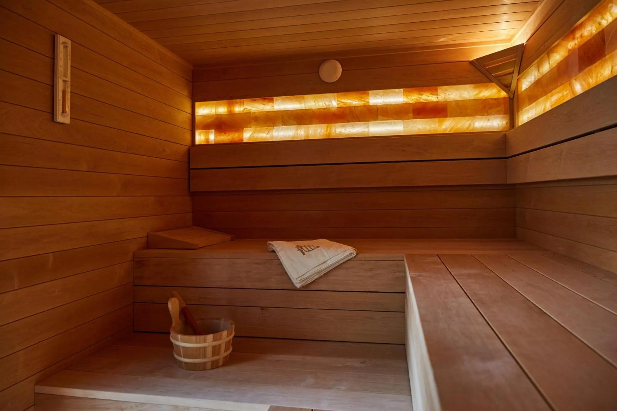 Swimming pool, Bed in Gold House Pension