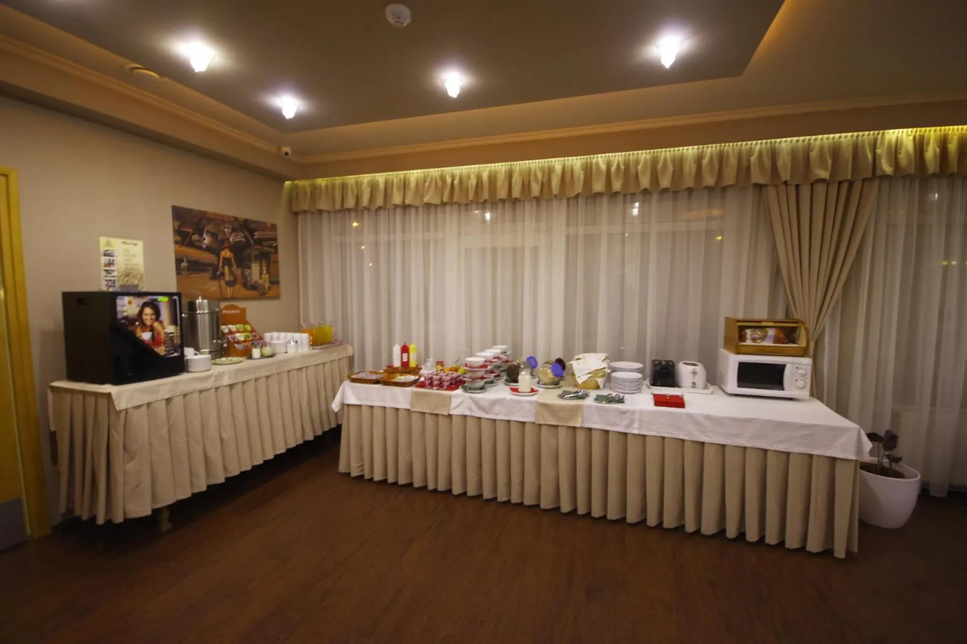 Restaurant/places to eat in Hotel Vadászkürt Superior