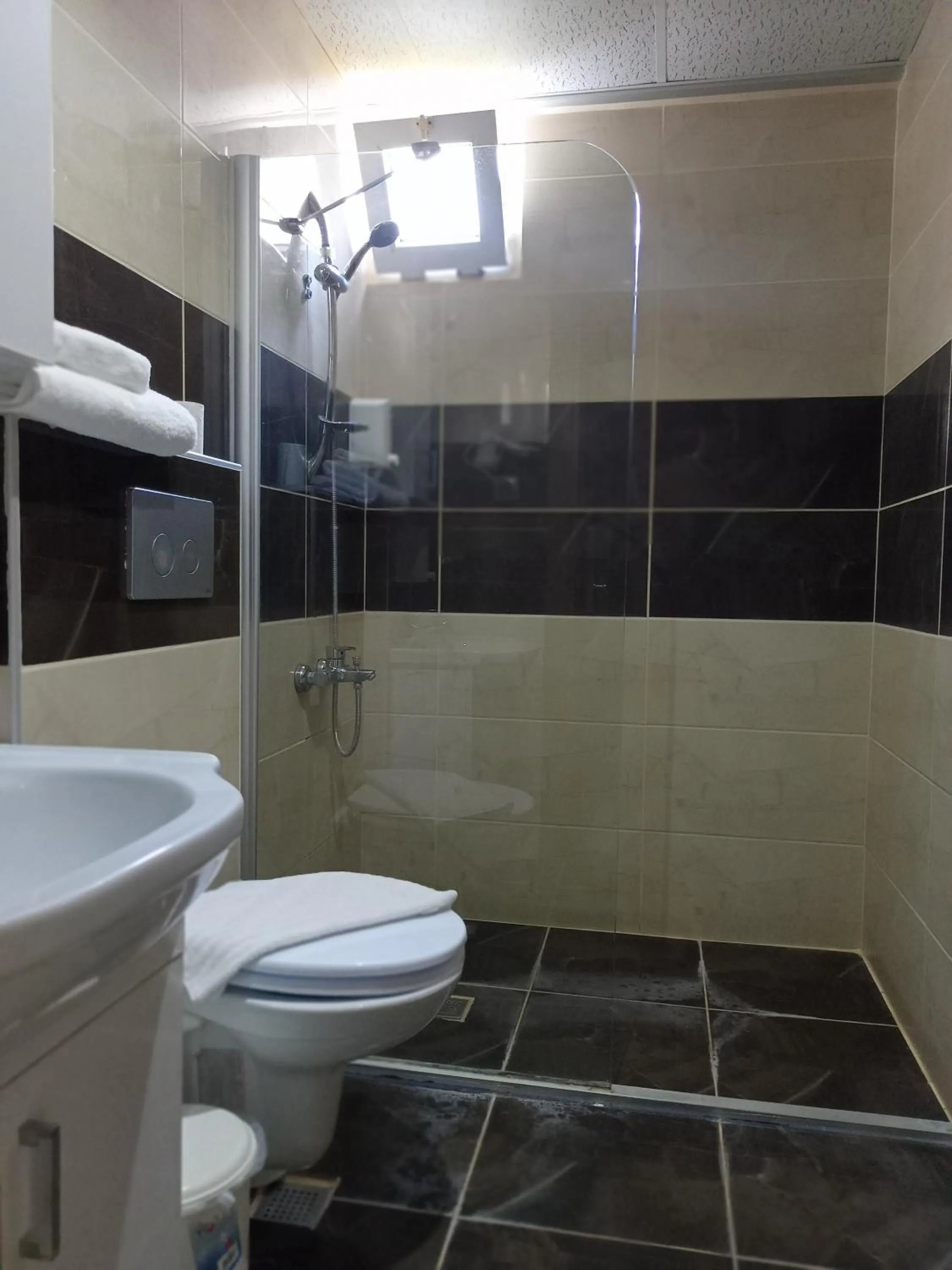Shower in ANTALYA Konyaaltı Gündüz Otel