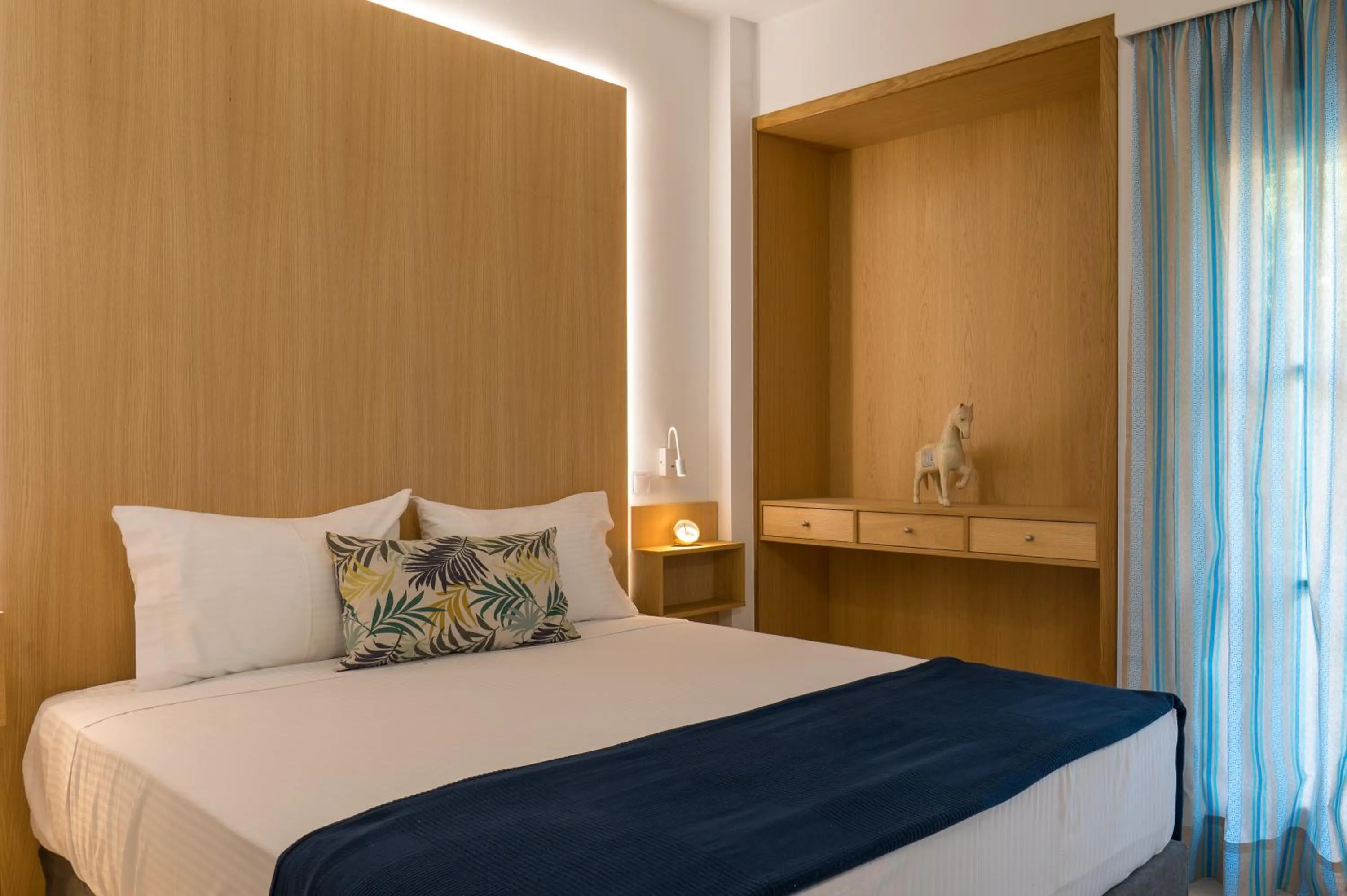 Bed in CHROMA Lodge Rafina