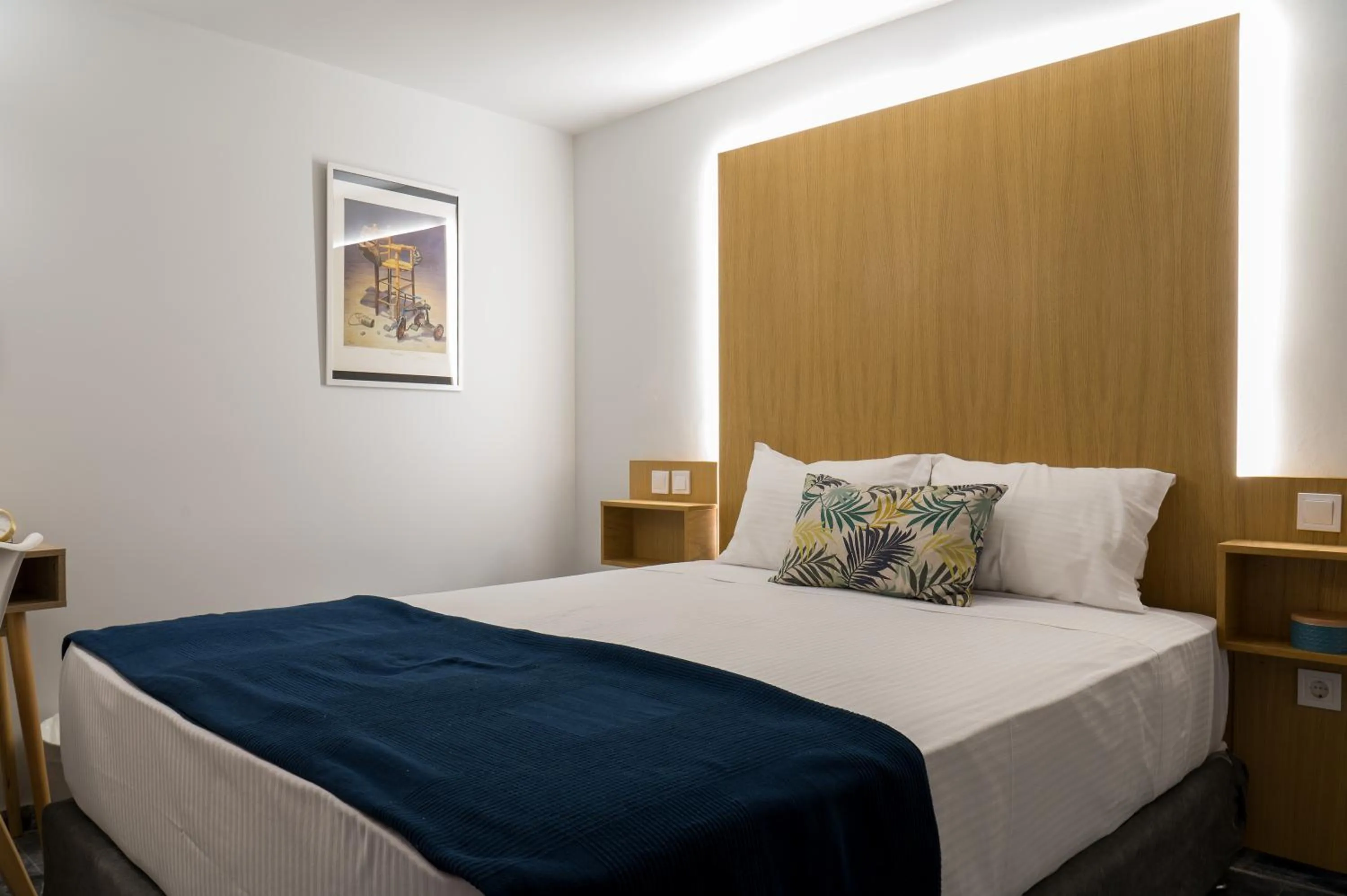 Bed in CHROMA Lodge Rafina