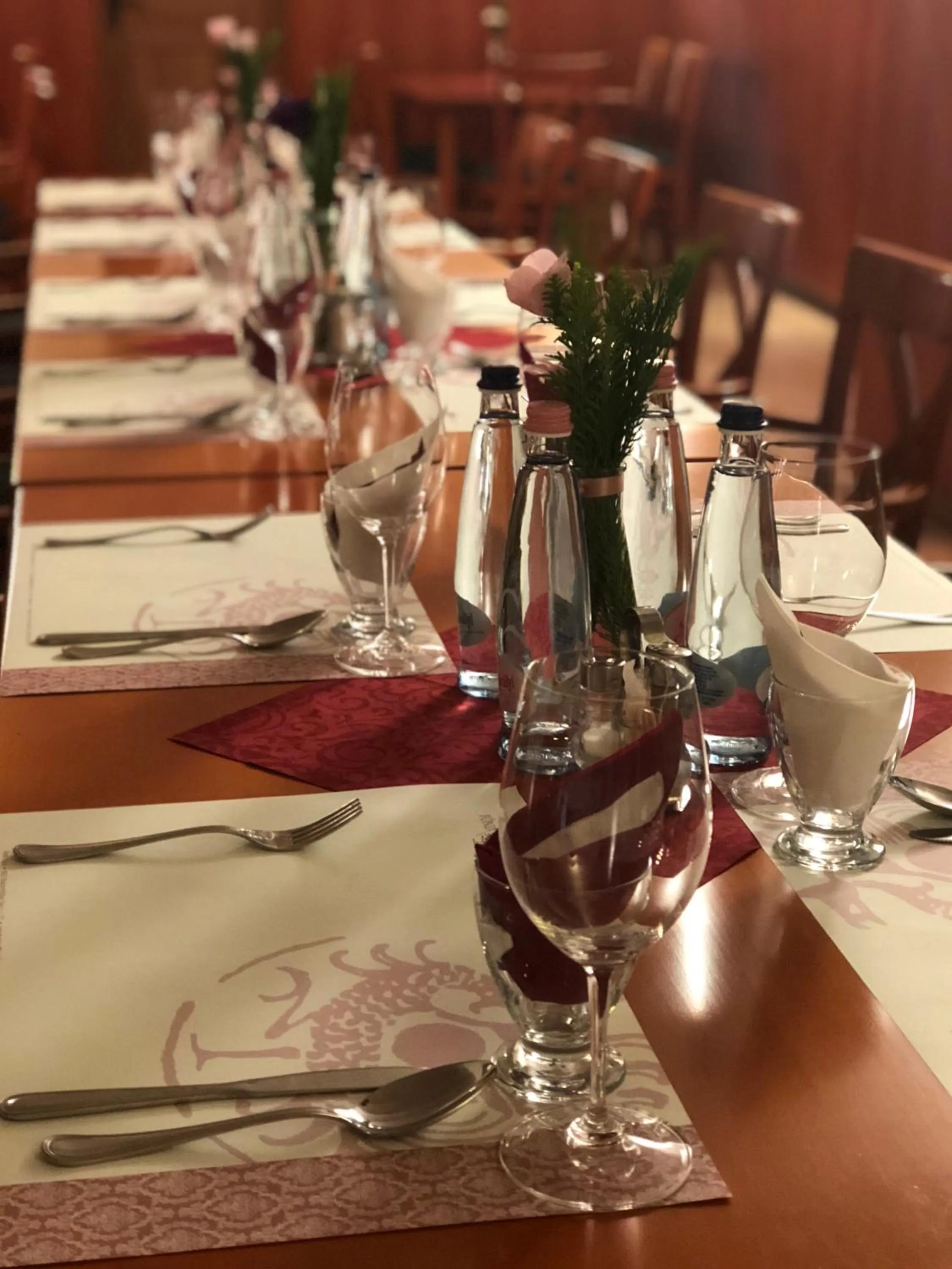 Restaurant/places to eat in Főnix Hotel