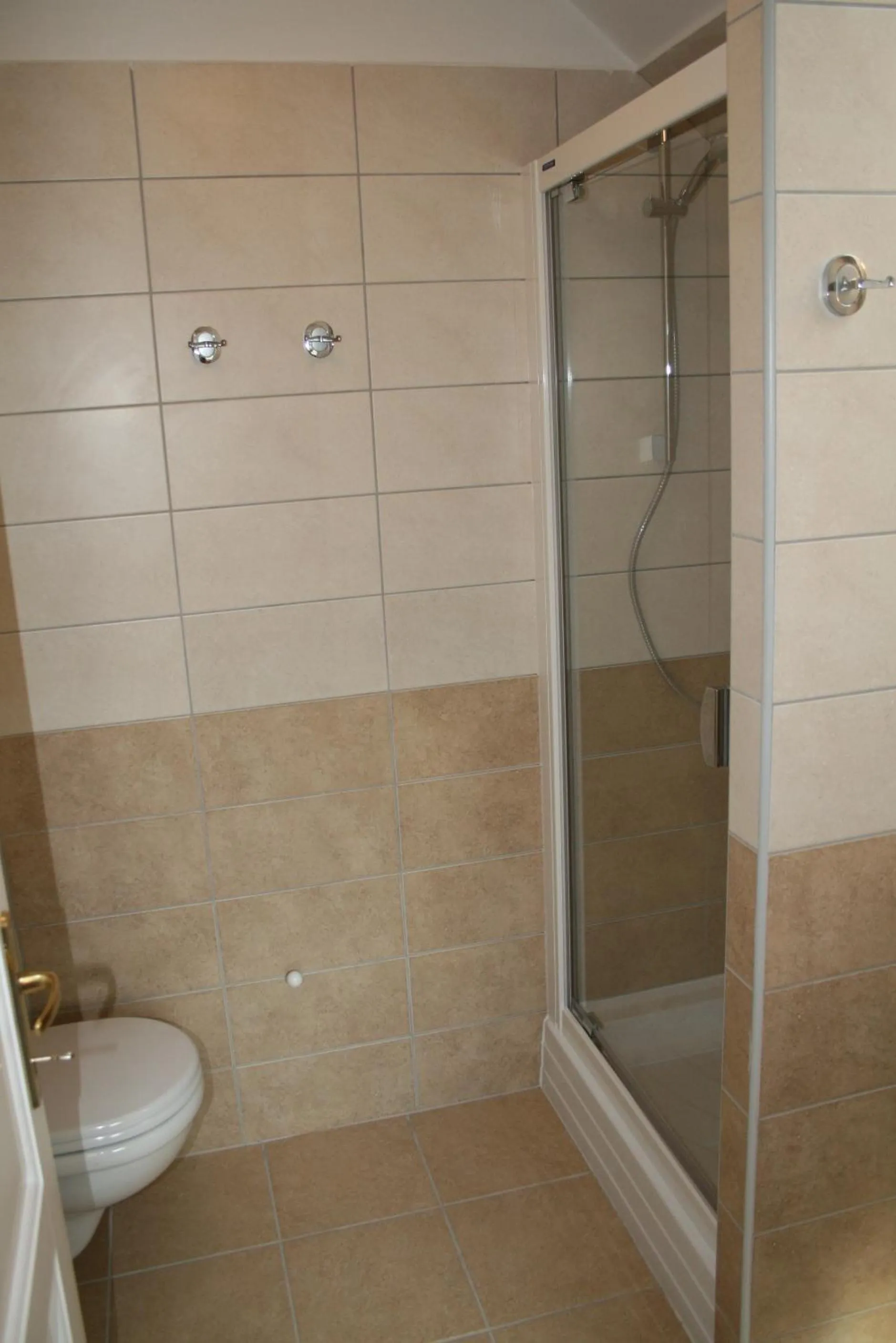 Bathroom in Főnix Hotel