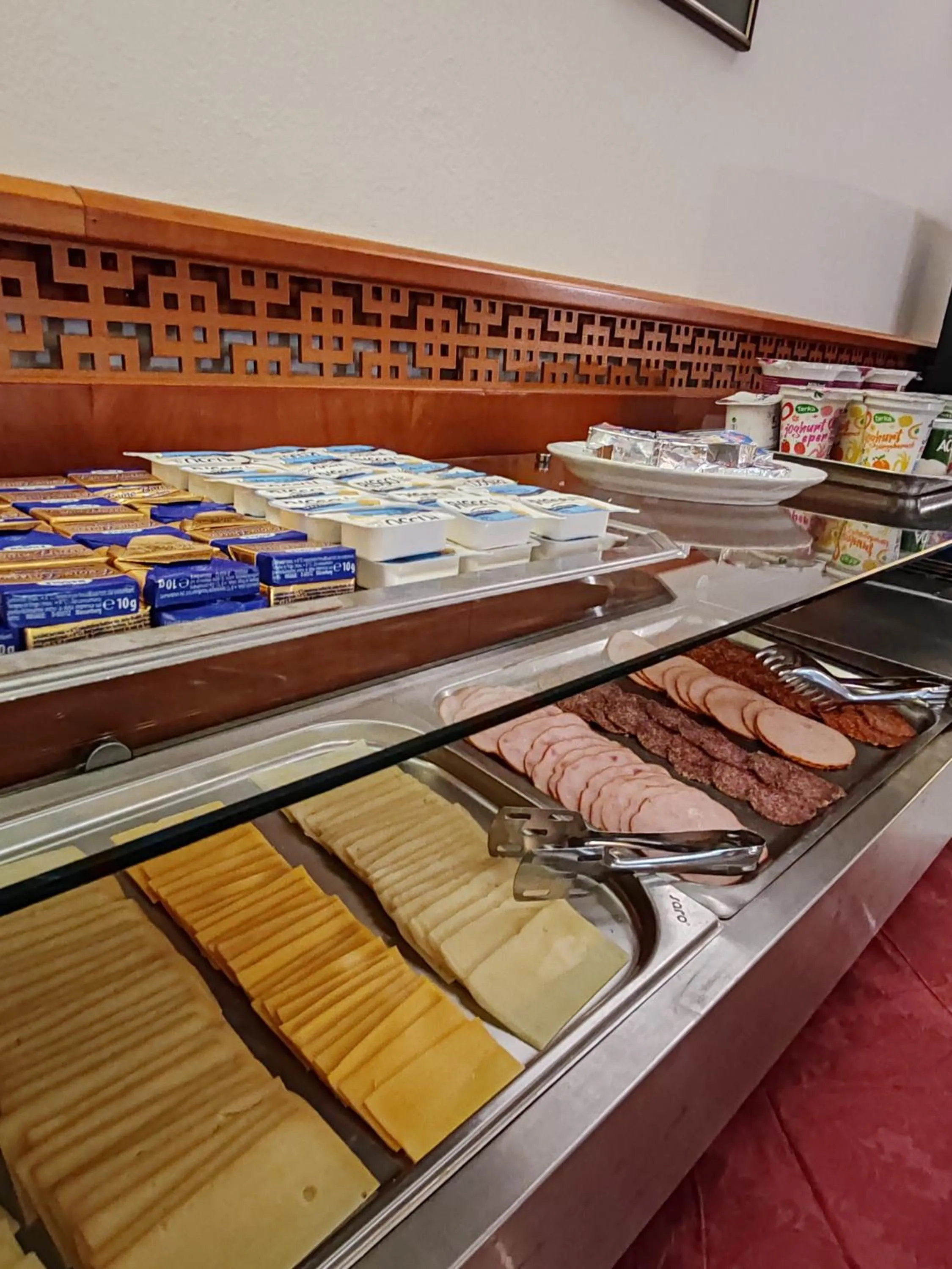 Food and drinks in Főnix Hotel