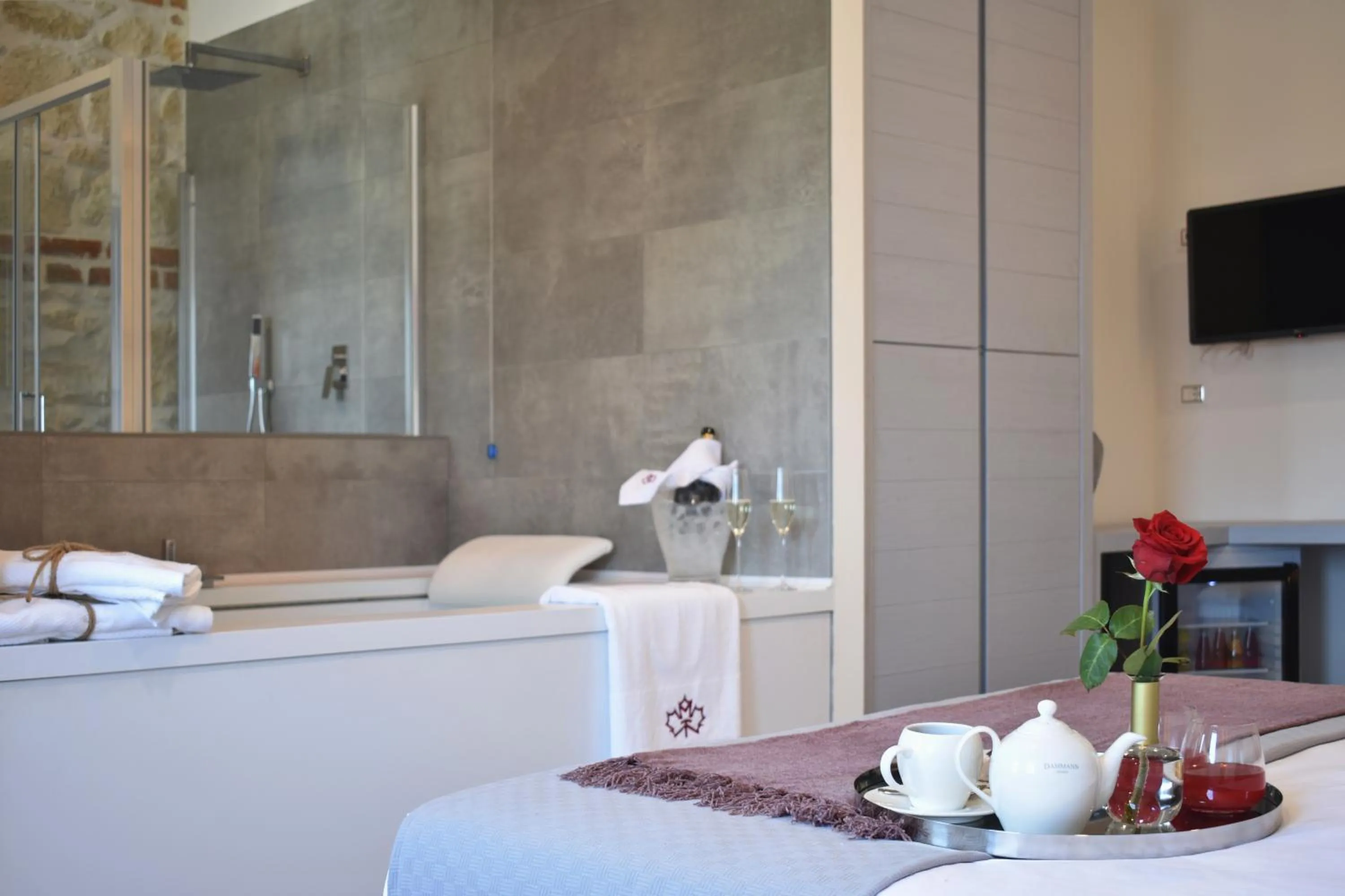 Hot Tub in Tenuta Micoli