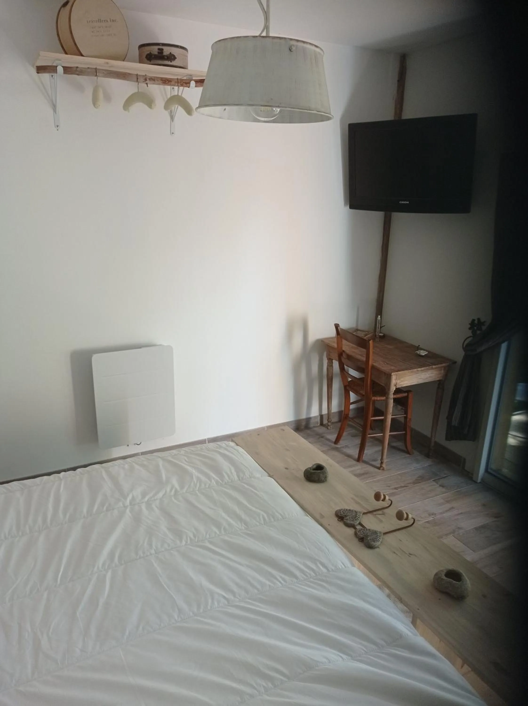 TV and multimedia, Bed in les chambres du pont des chèvres