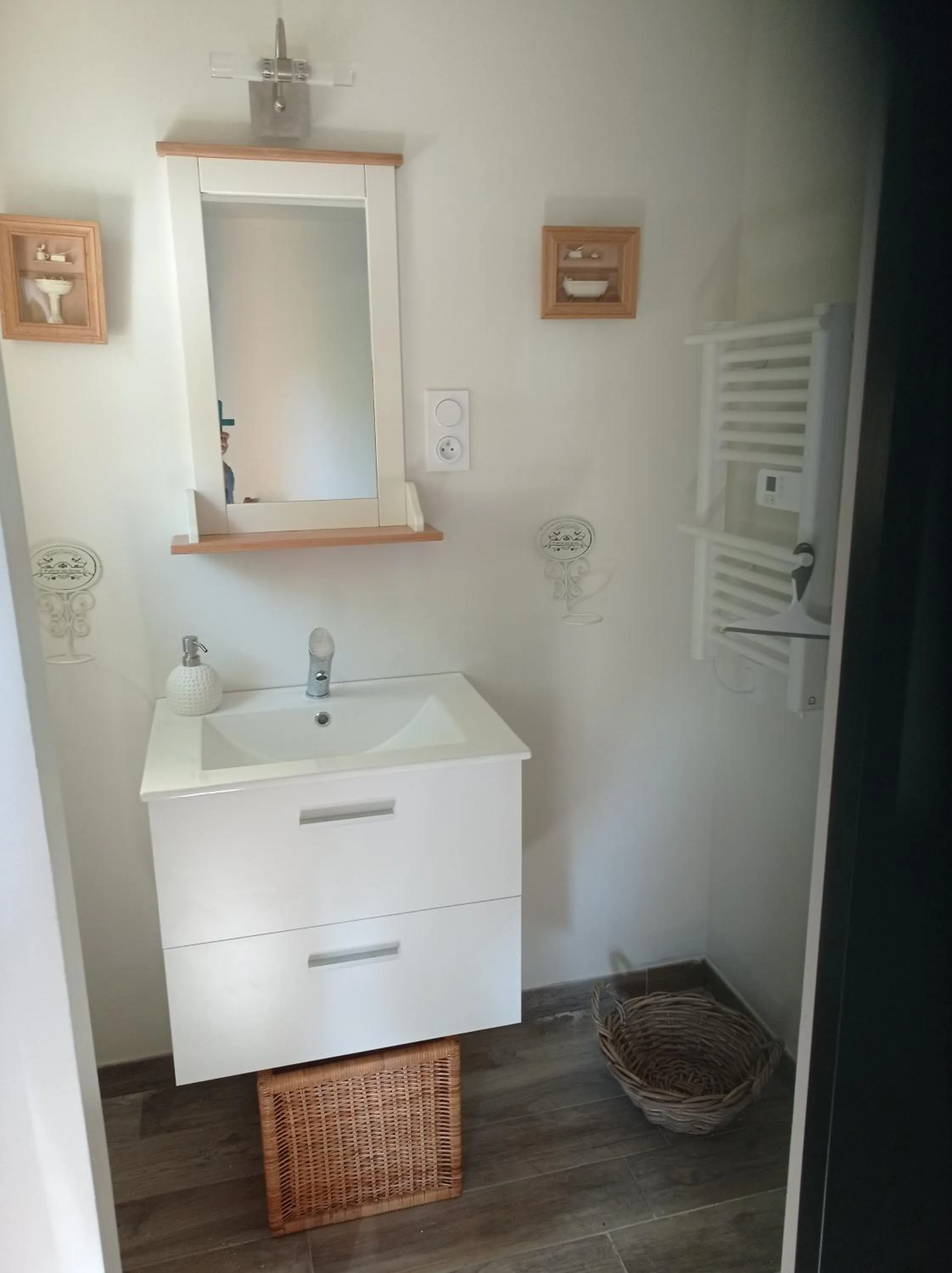 Bathroom in les chambres du pont des chèvres