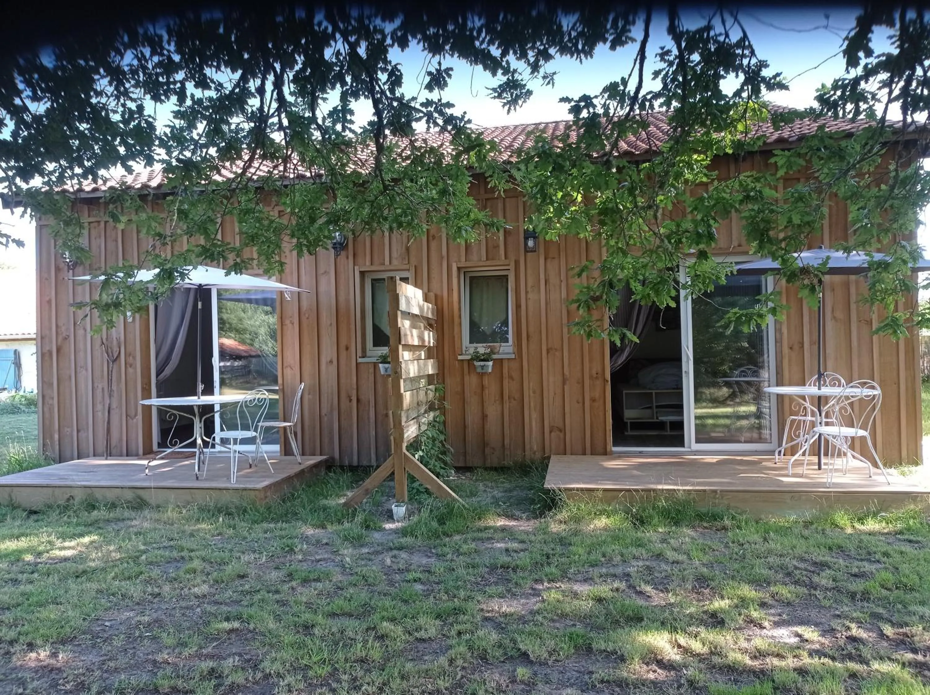 Garden view in les chambres du pont des chèvres