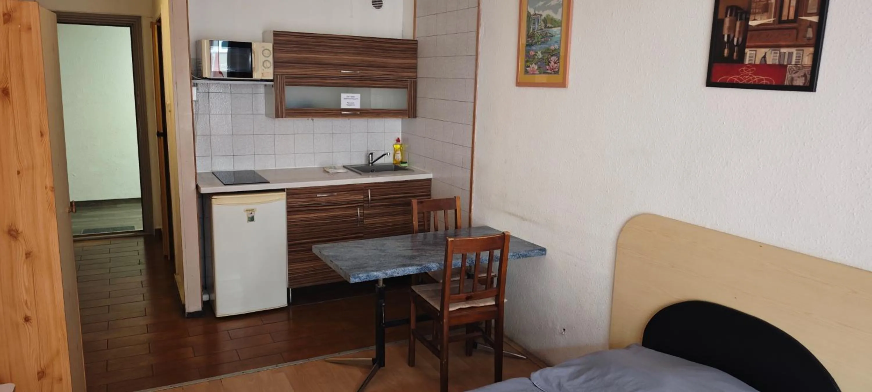 Apartments Leslie