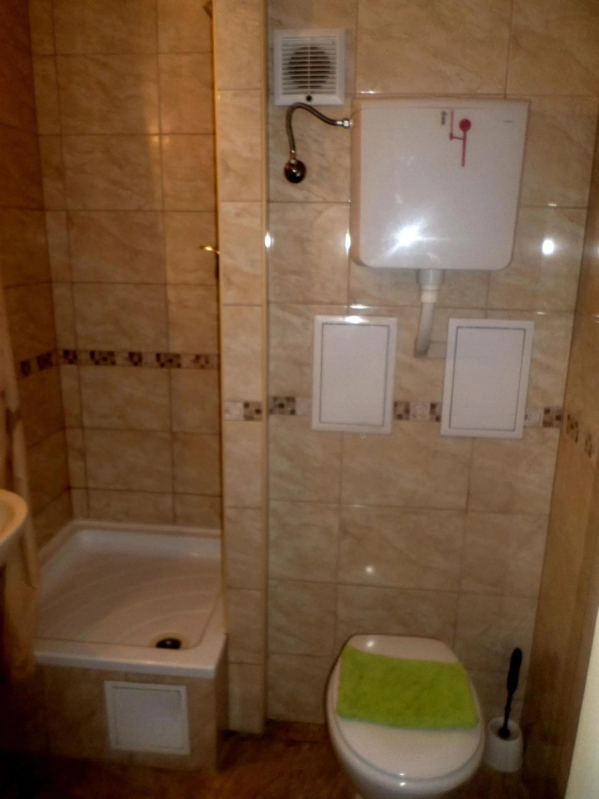 Bathroom in Apartments Leslie