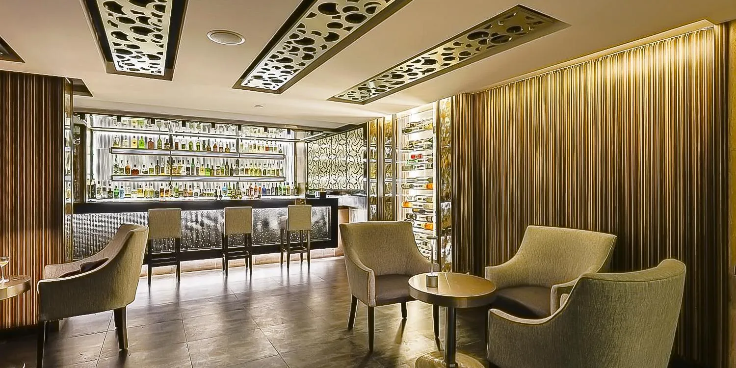 Restaurant/places to eat in Hotel Marbella