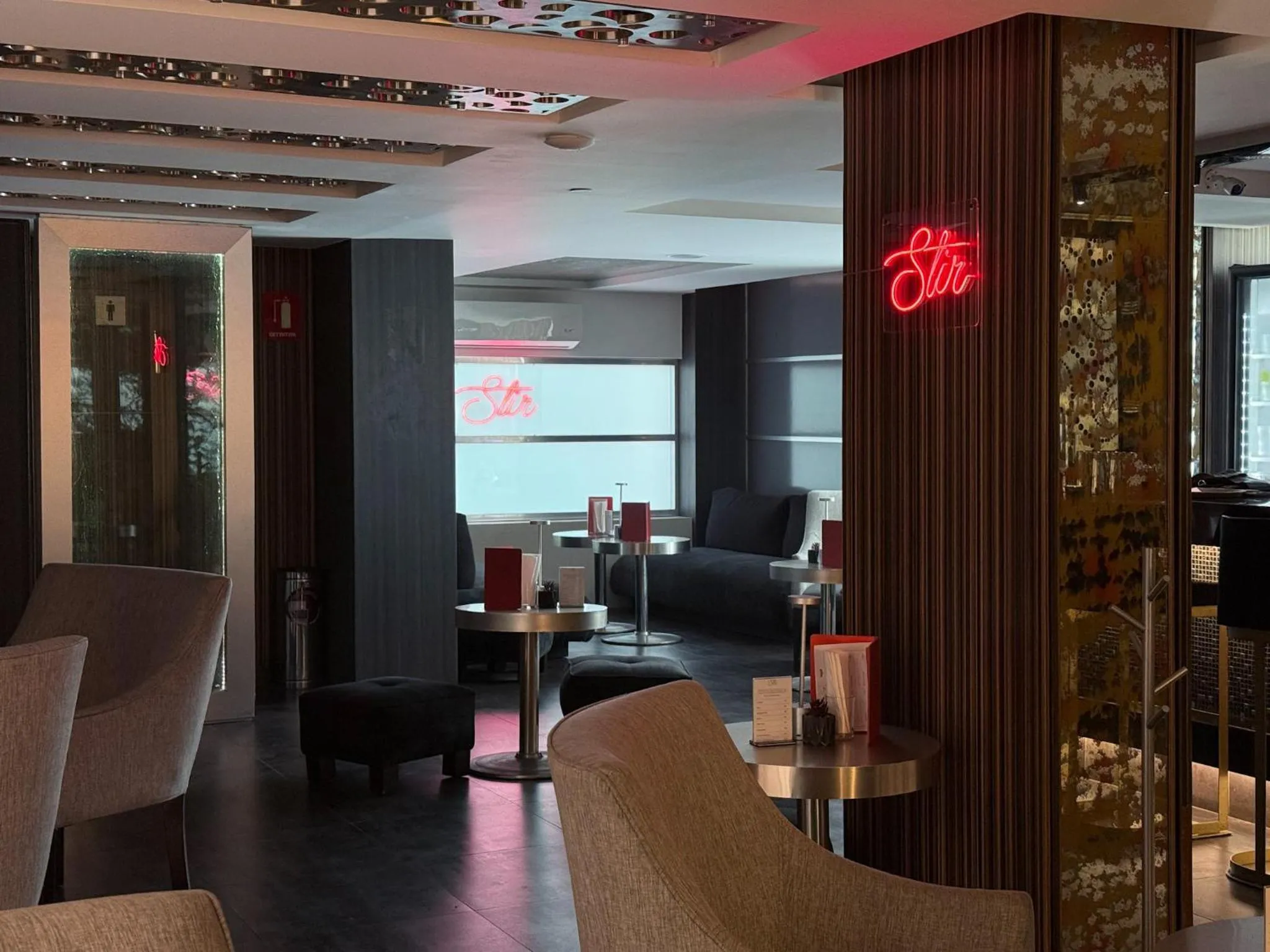 Restaurant/places to eat in Hotel Marbella