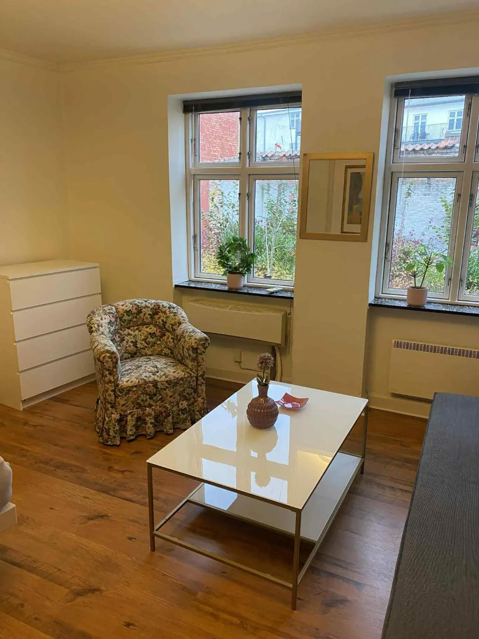 Standard Twin Room with Shared Bathroom in Byens Bed and Bath Standard Twin Room with Shared Bathroom in Byens Bed and Bath